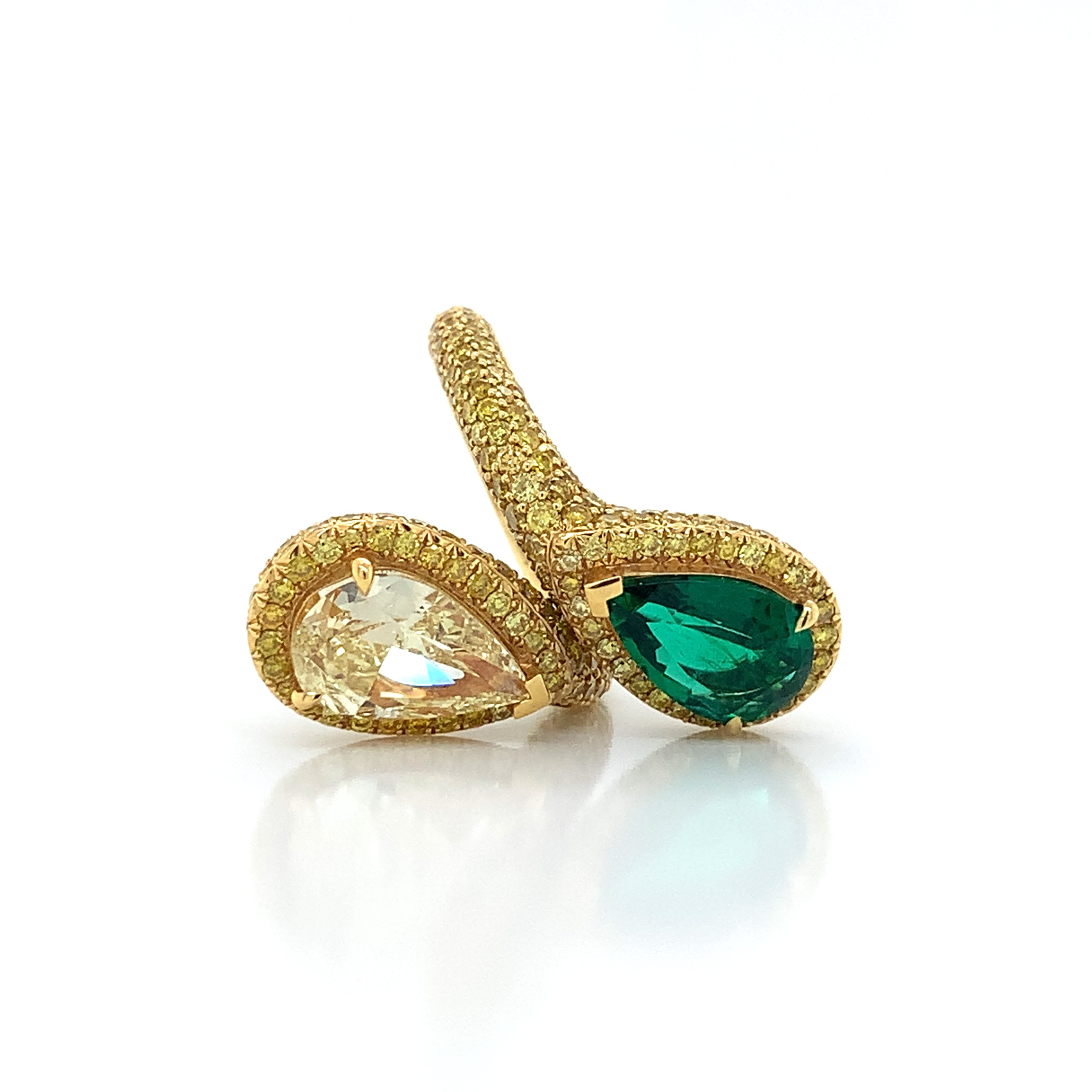 DIAMOND EMERALD GOLD RING
