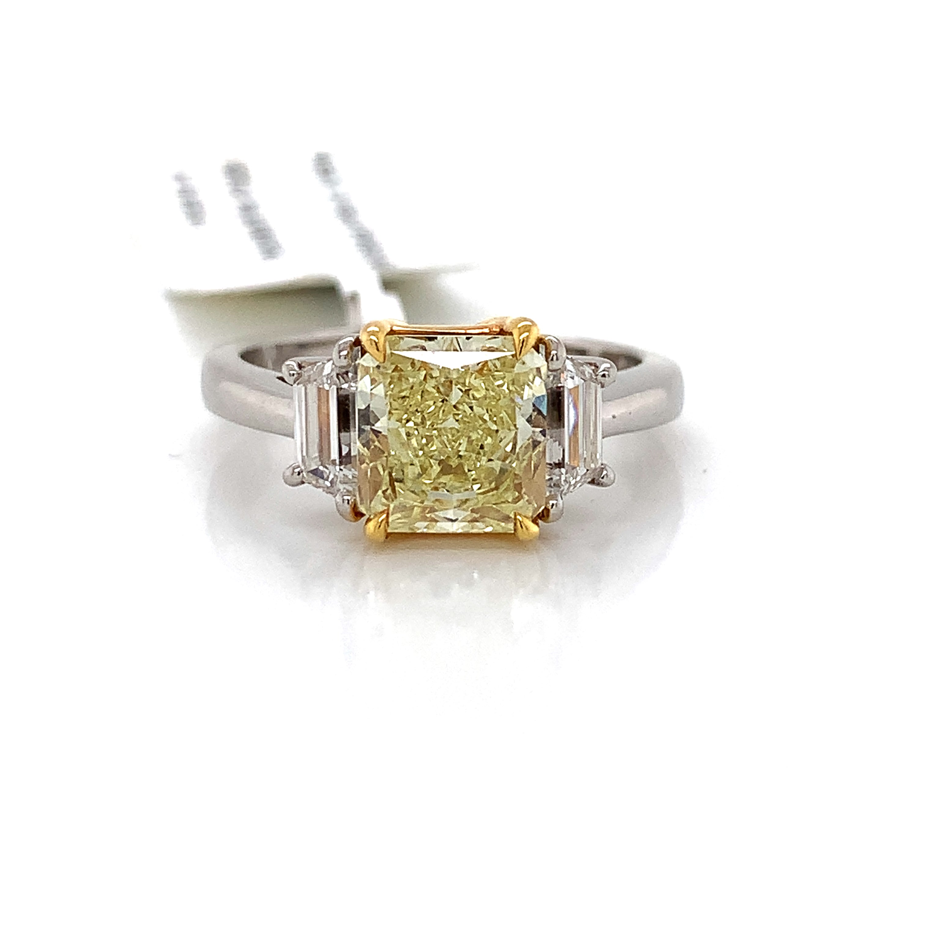 YELLOW DIAMOND SIDE STONE RING