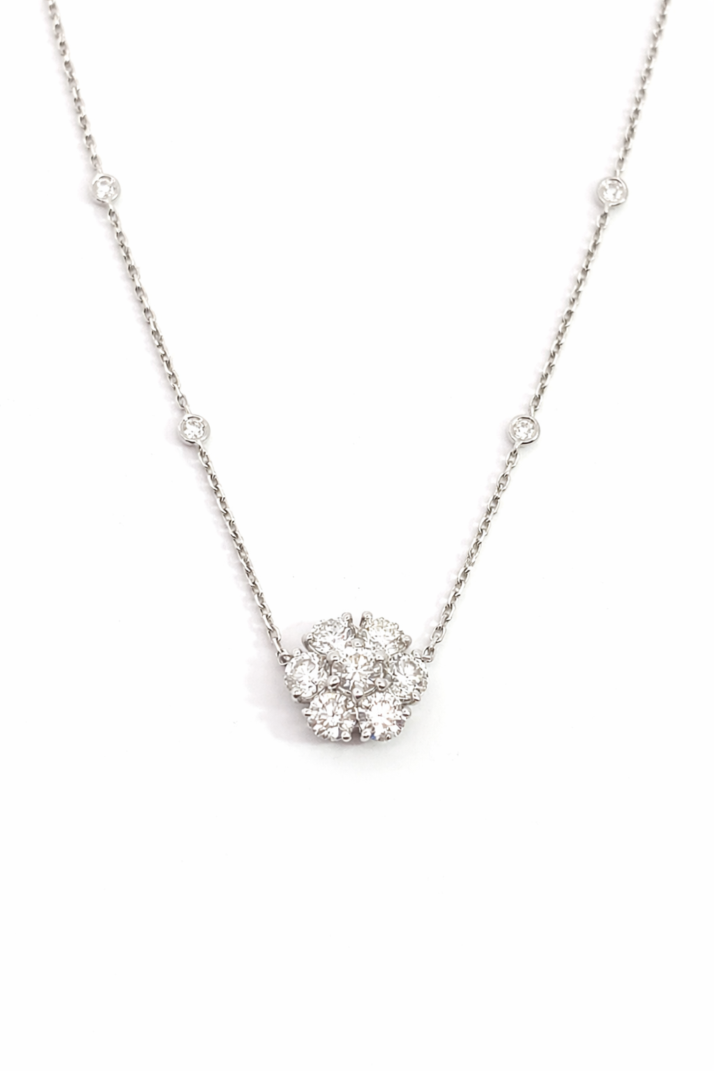 WHITE GOLD DIAMOND PENDANT