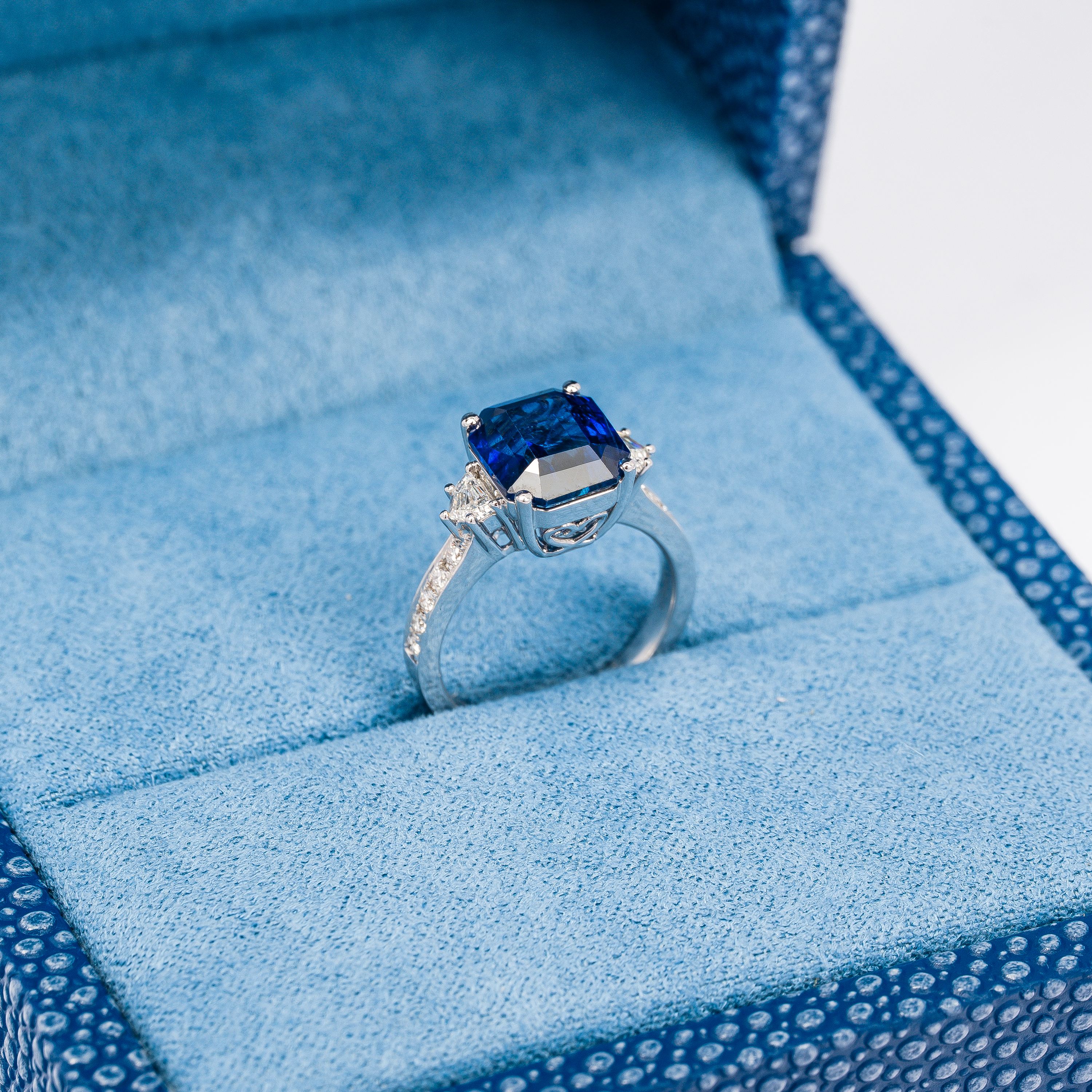 SAPPHIRE RING