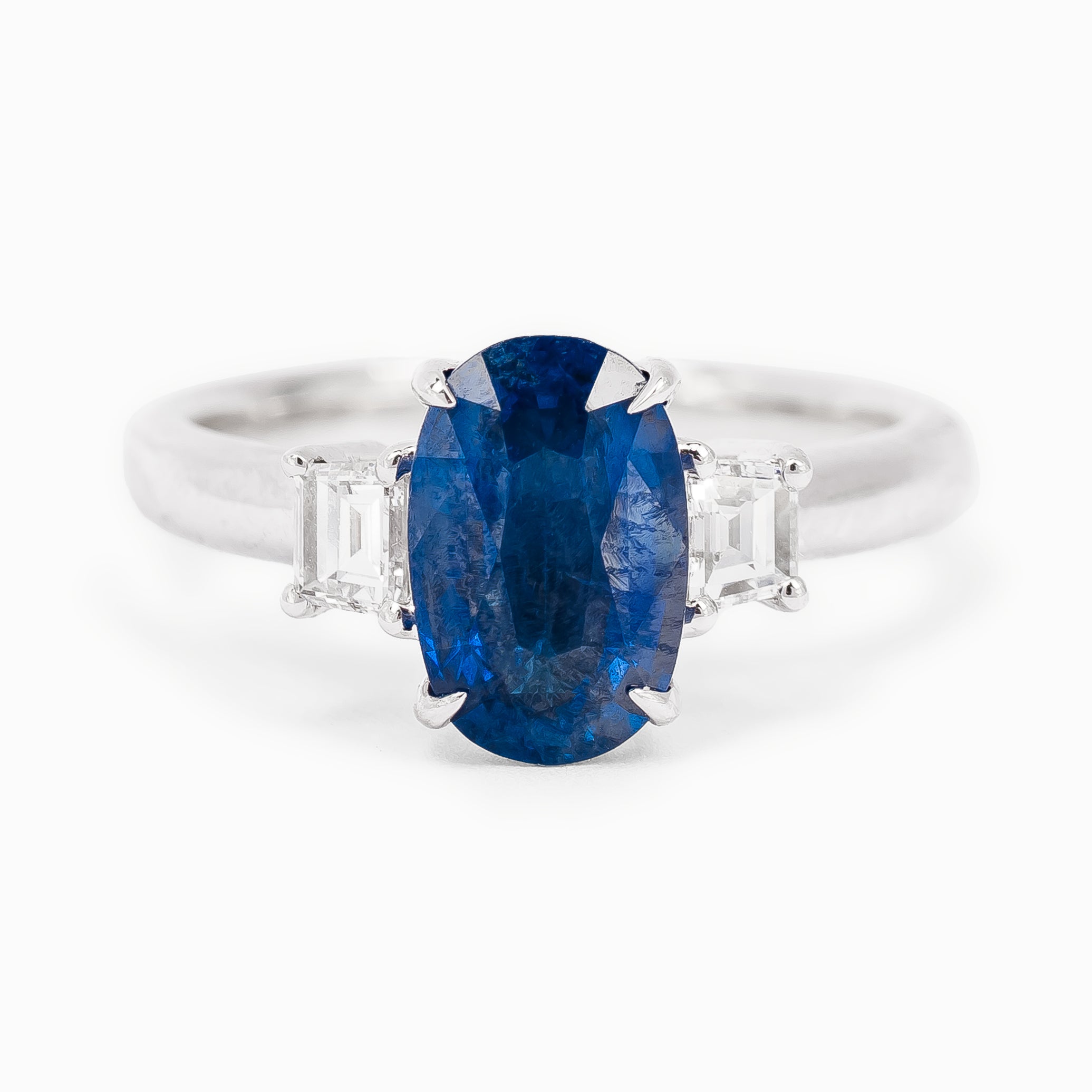 SAPHIRE AND DIAMOND RING