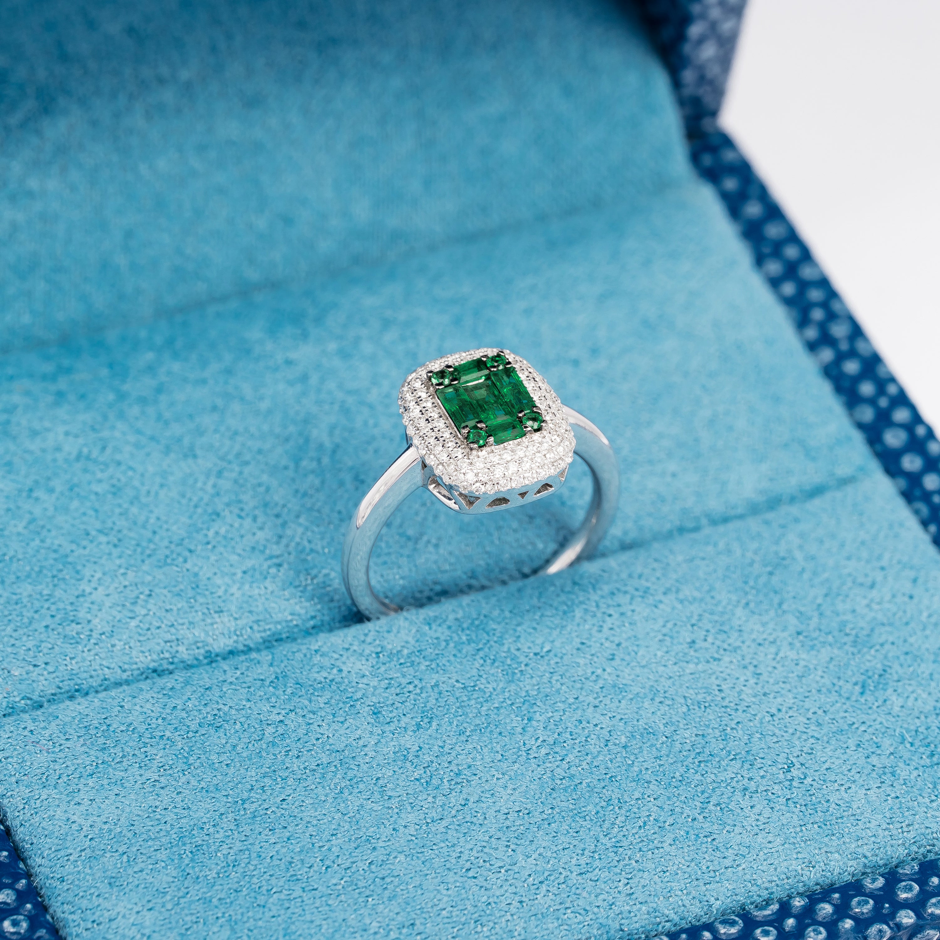EMERALD SQUARE RING