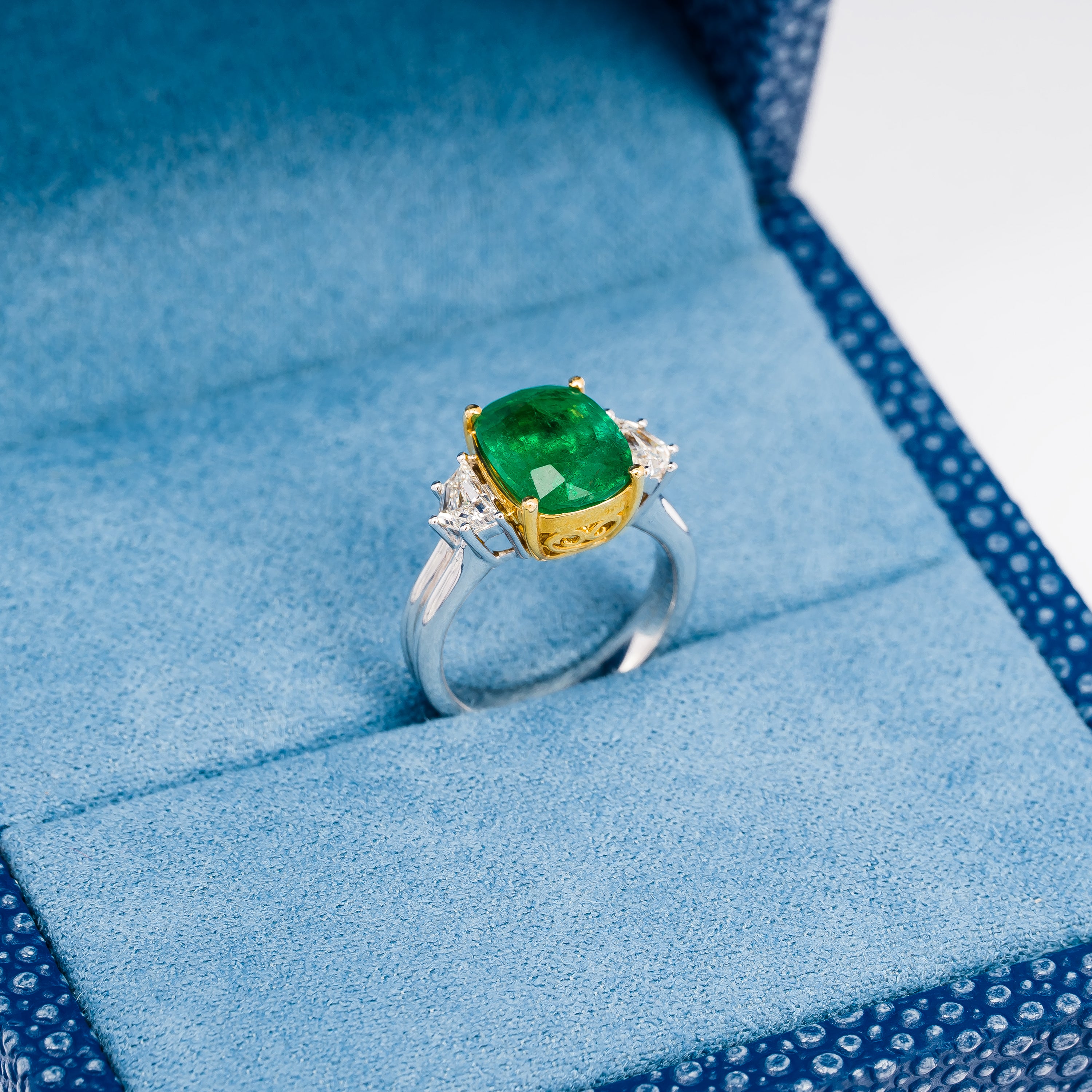 EMERALD AND DIAMOND RING