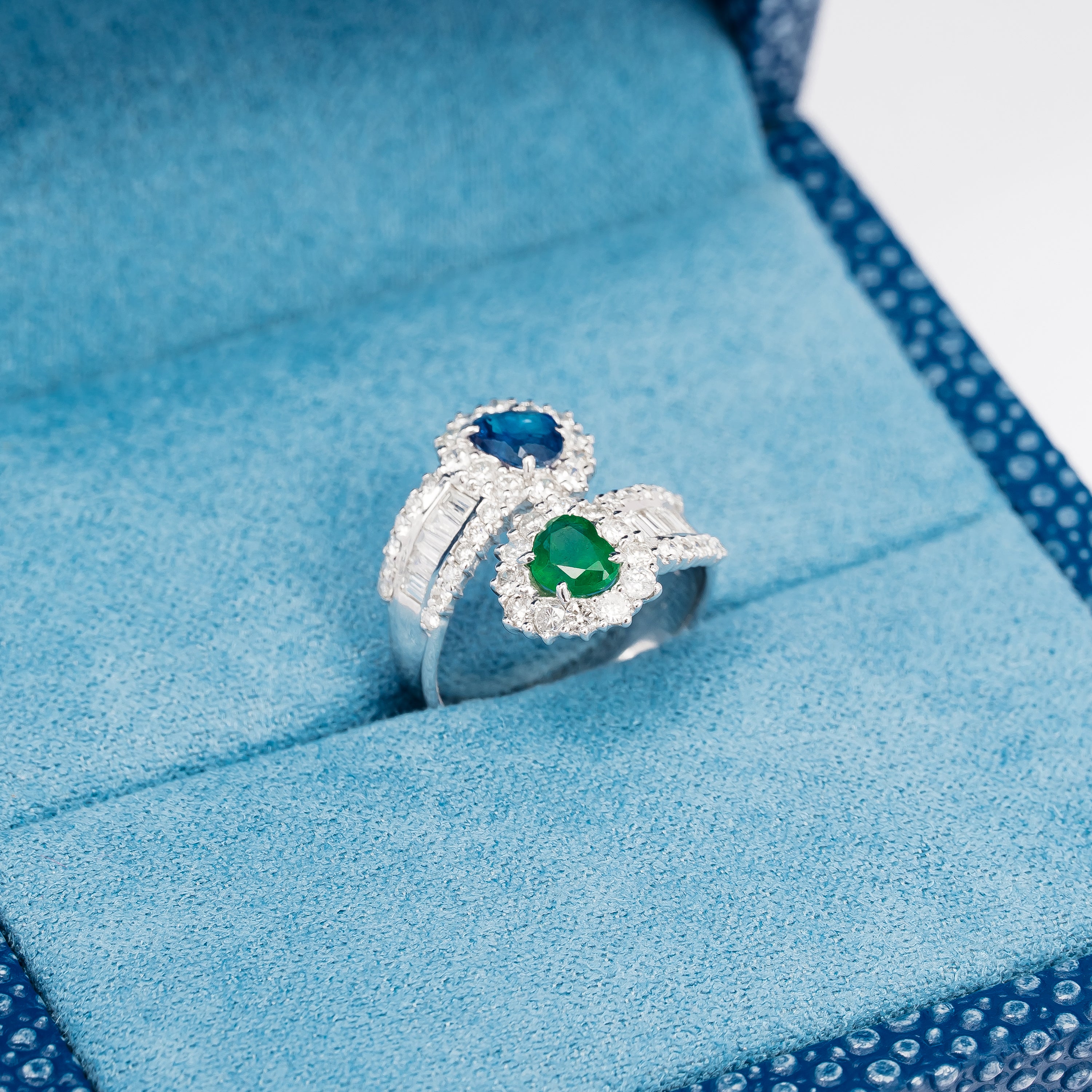SAPPHIRE EMERALD DIAMOND RING