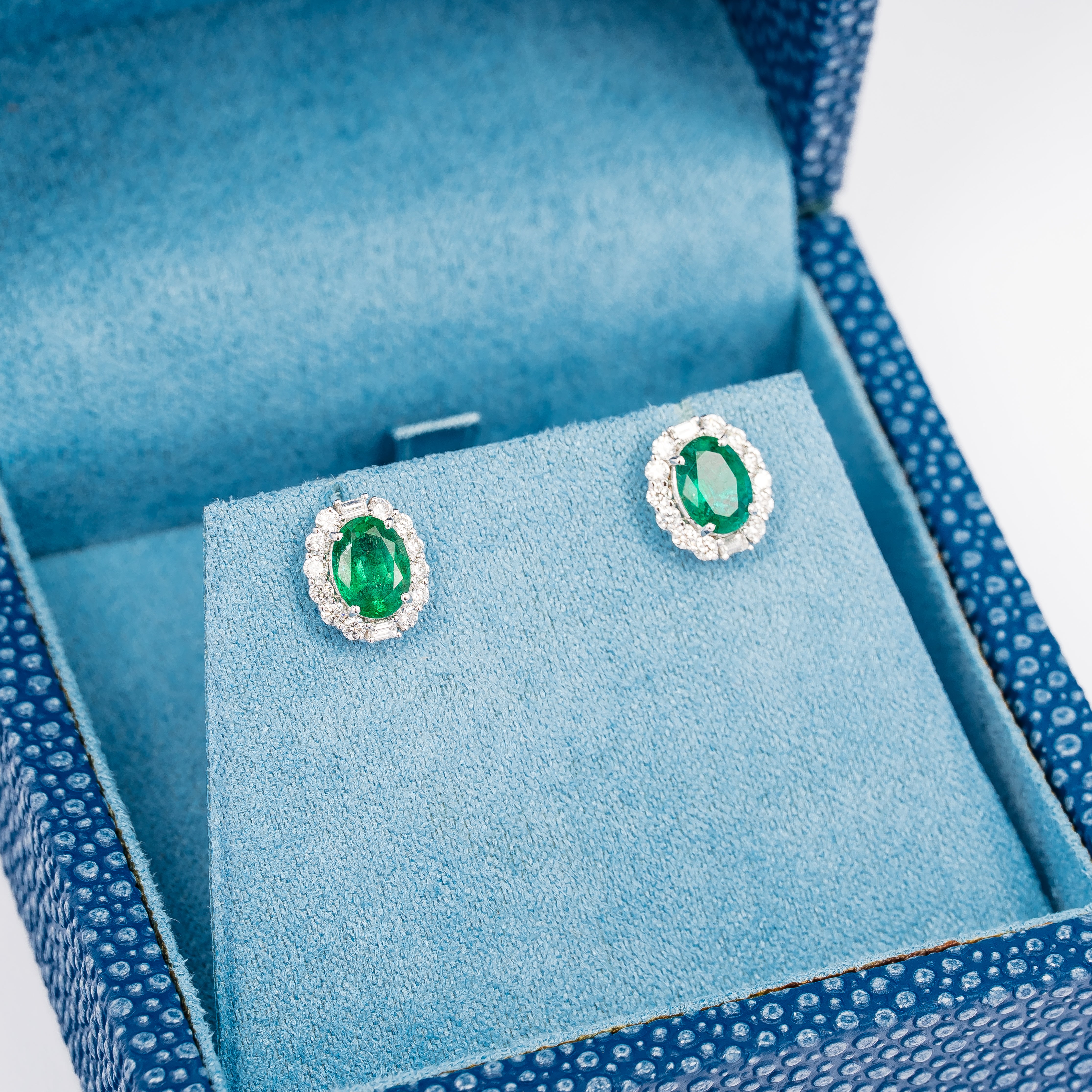 WHITE GOLD STUD EARRINGS
