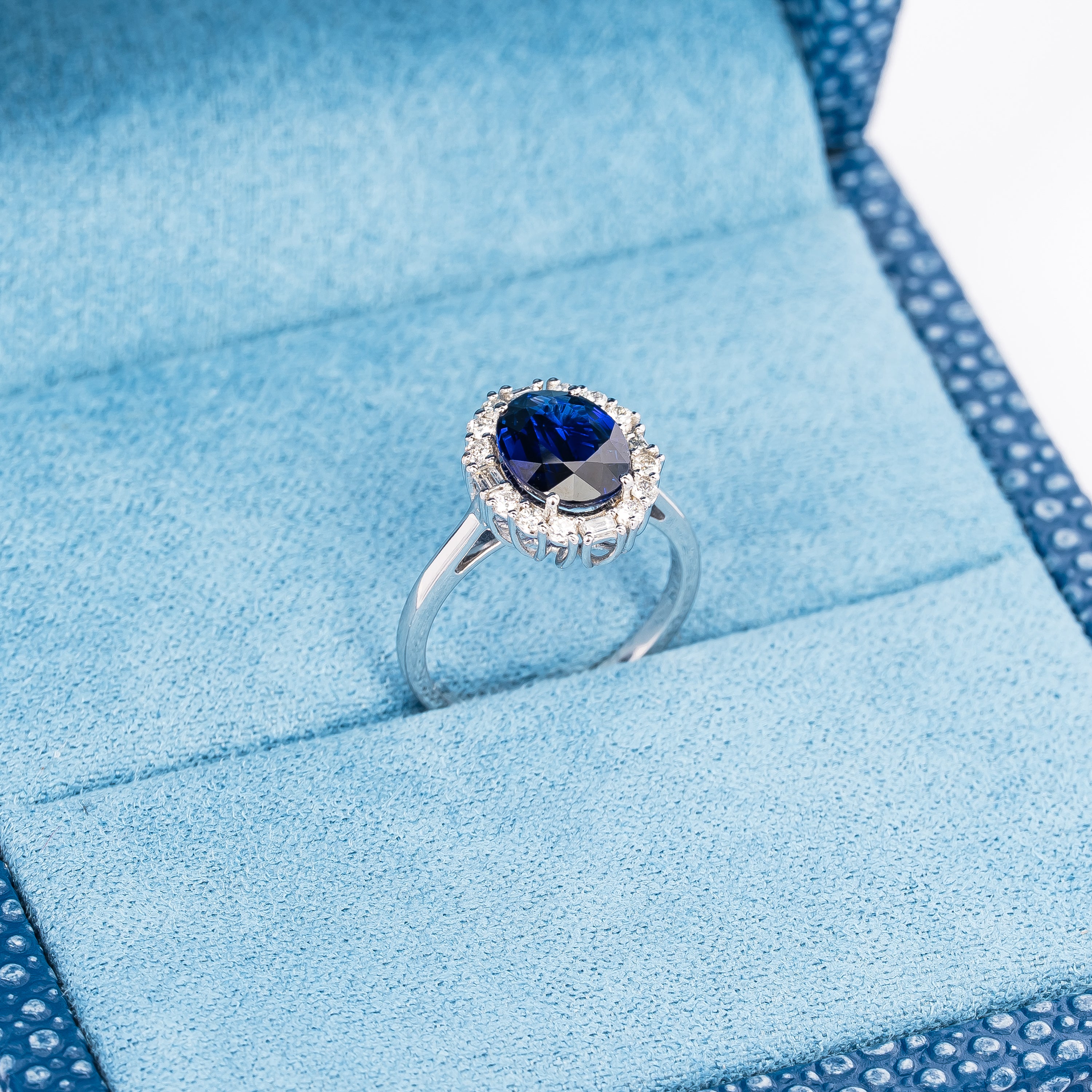 WHITE GOLD RING