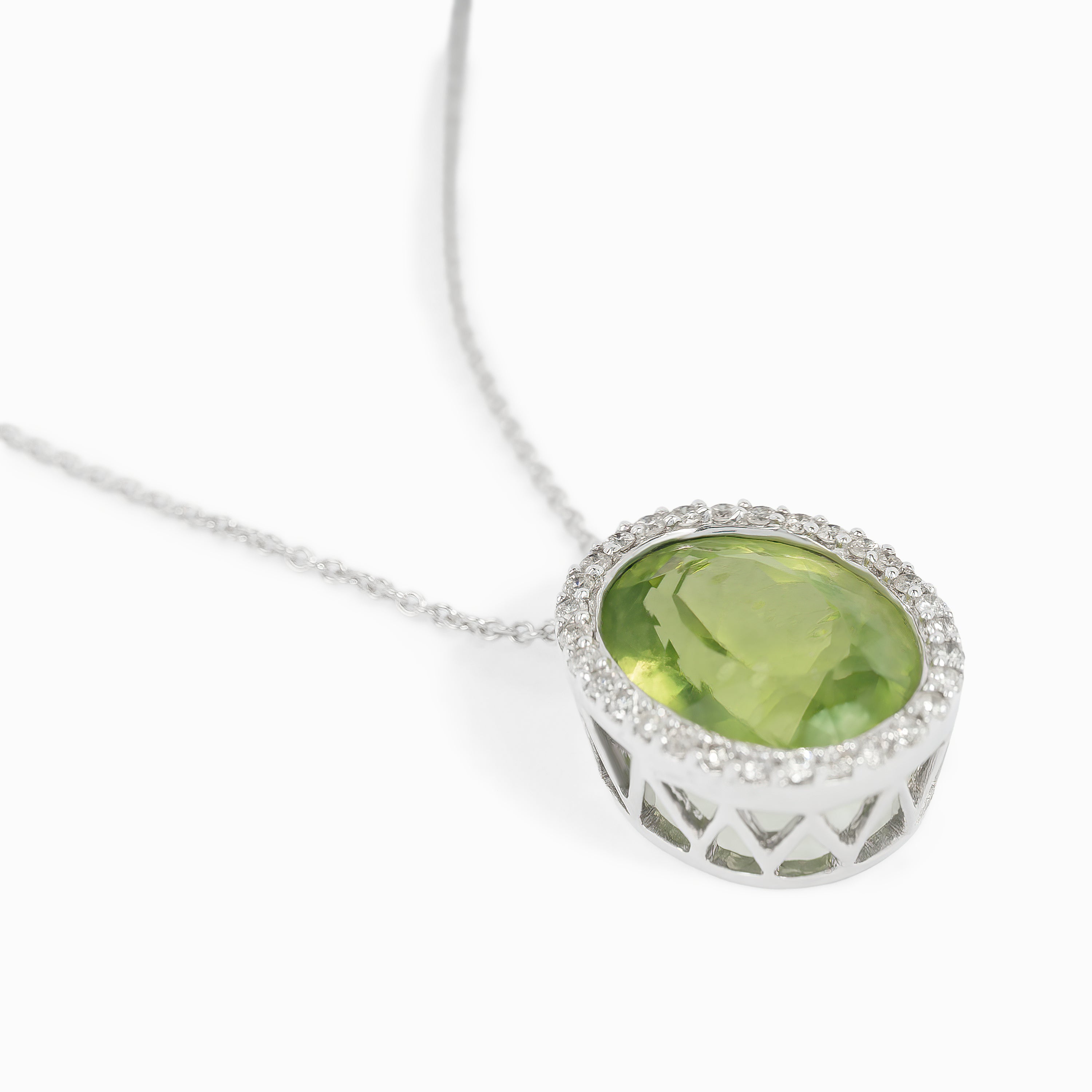 White Gold Pendant Necklace with Peridot Stones