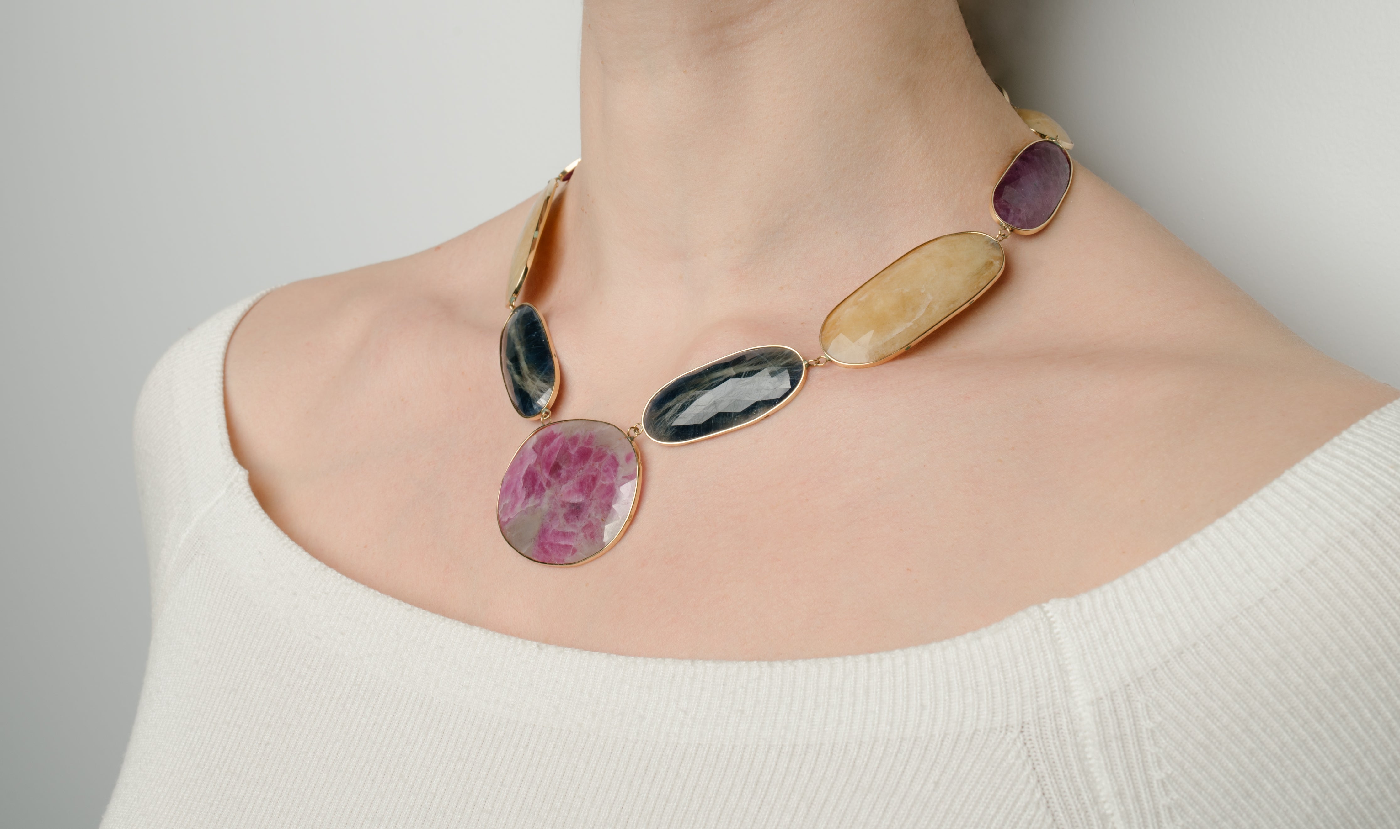 Yellow Gold Gemstone Necklace with Sapphire Stones