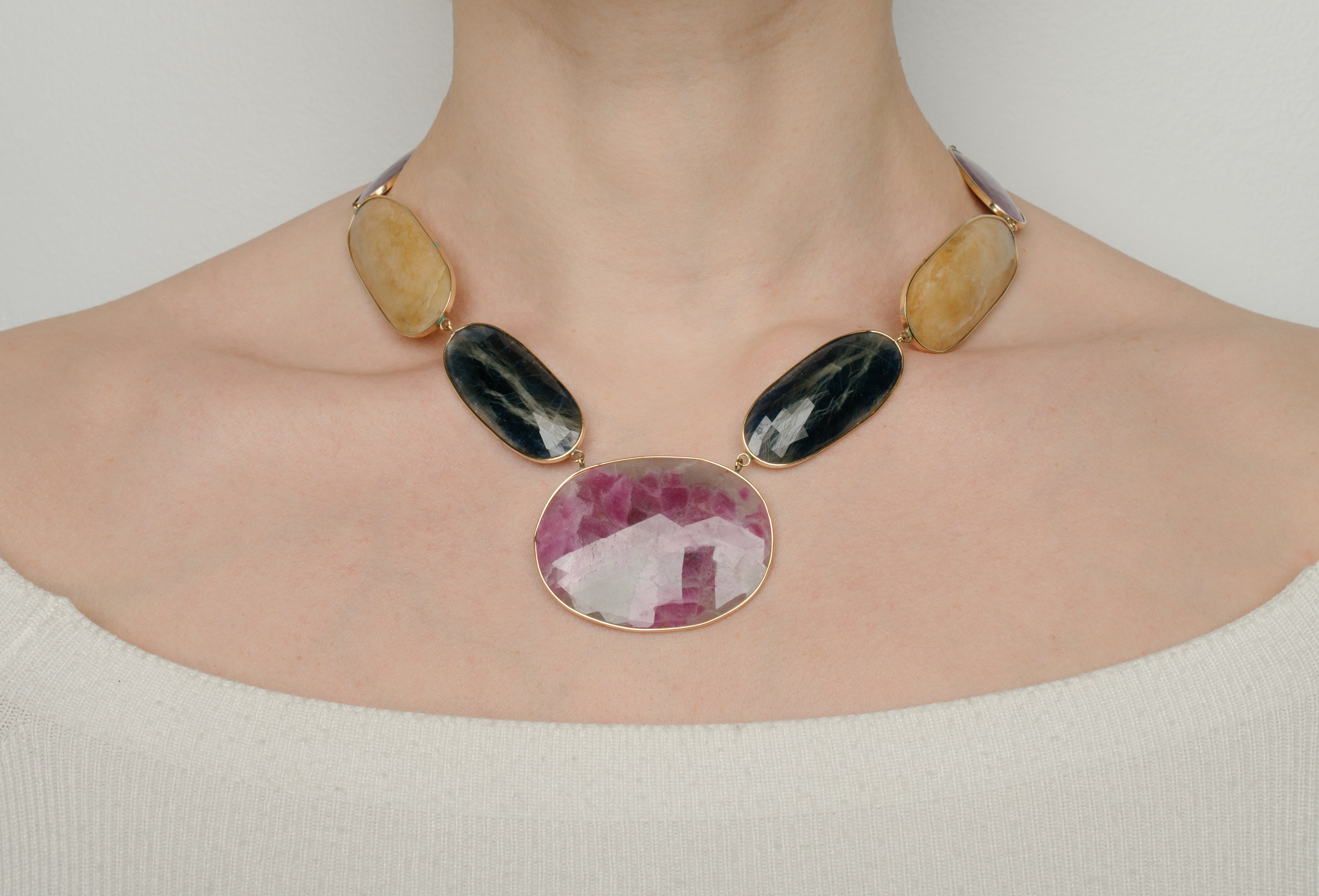 Yellow Gold Gemstone Necklace with Sapphire Stones