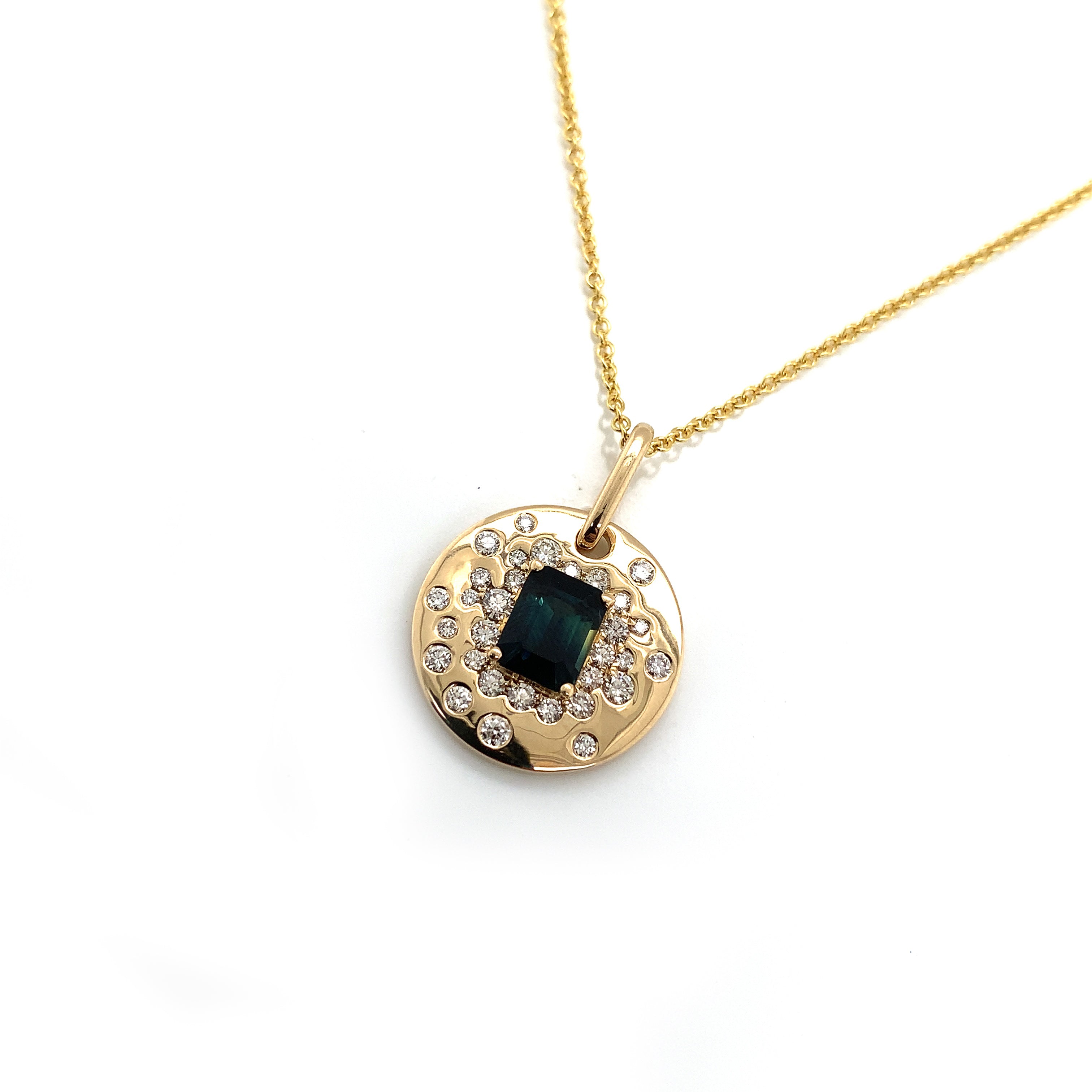Yellow Gold Pendant Necklace with Sapphire Stones