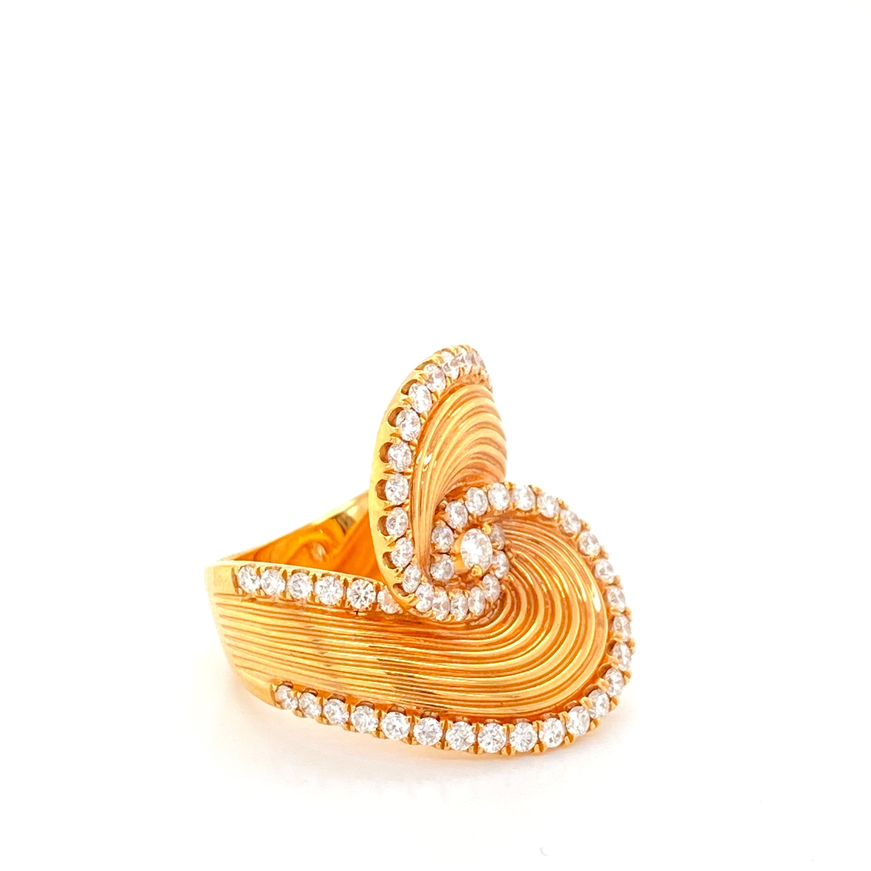 GOLD DIAMOND RING