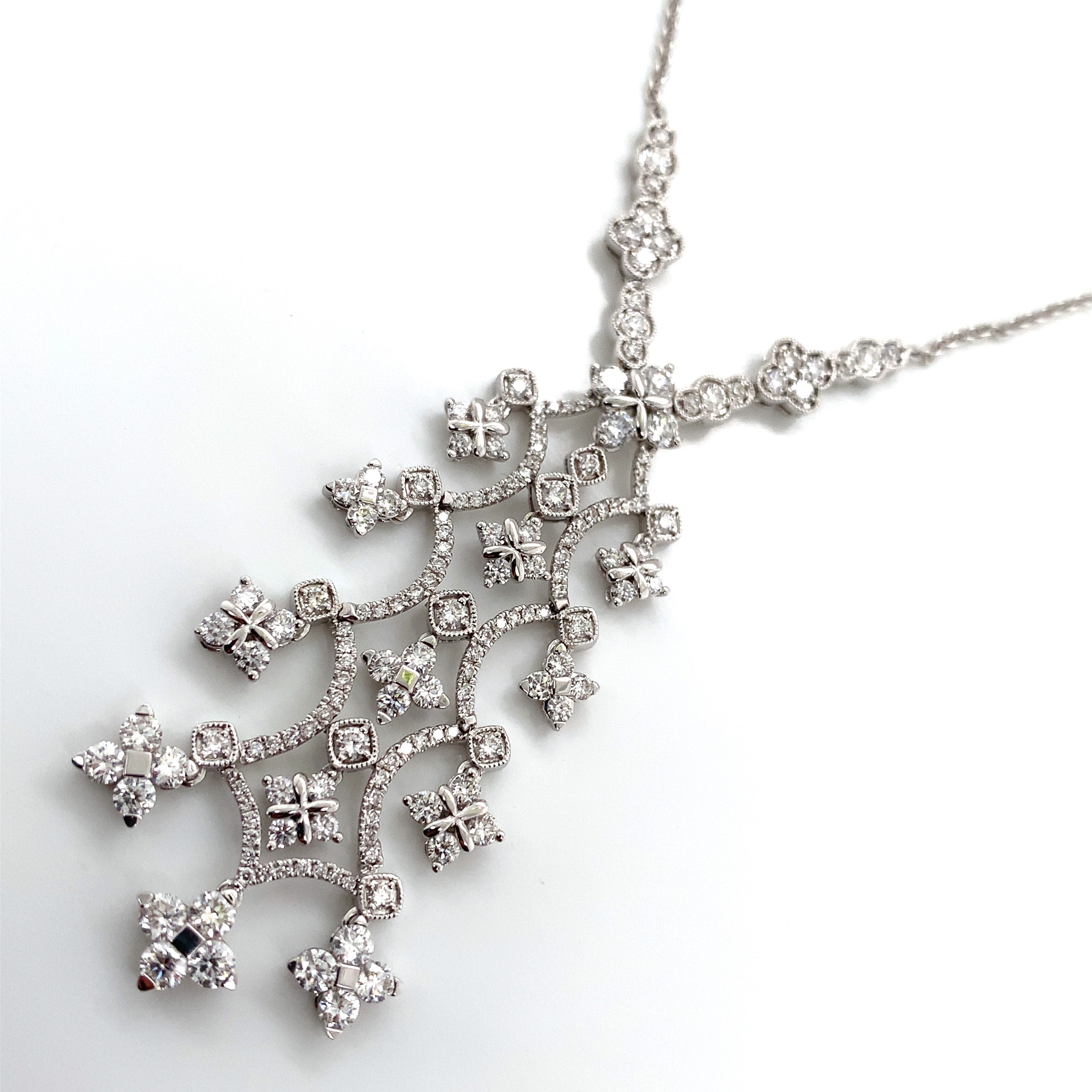 DIAMOND ENCHANTED NECKLACE