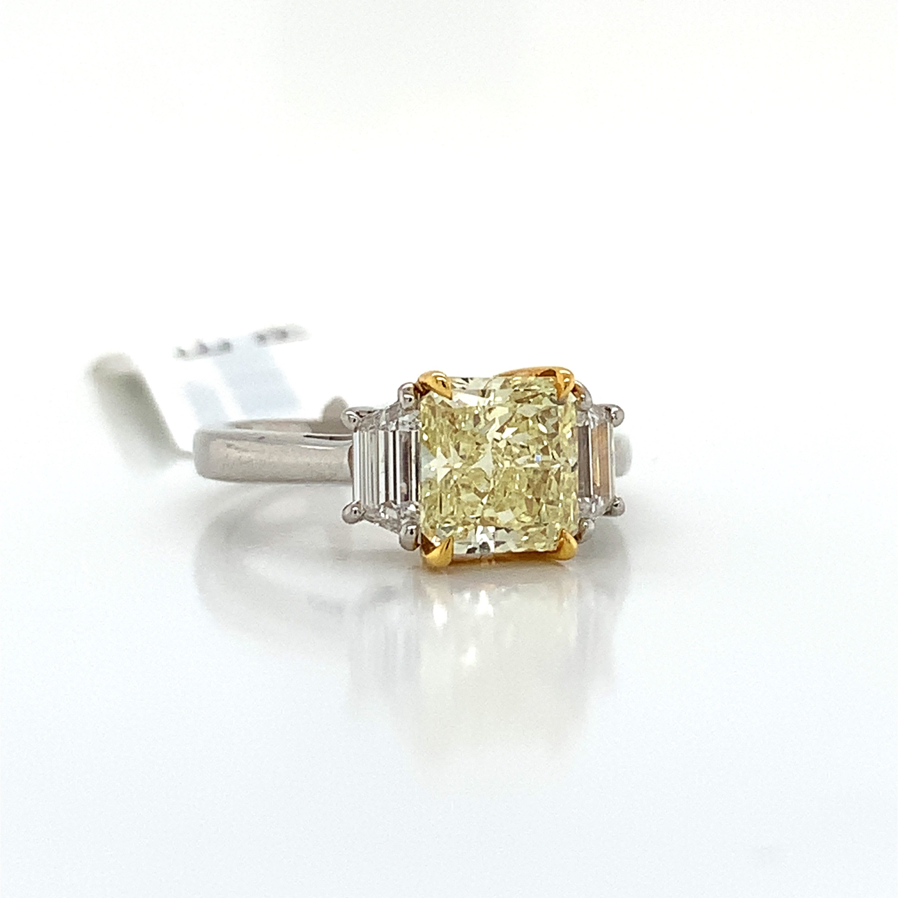 YELLOW DIAMOND SIDE STONE RING