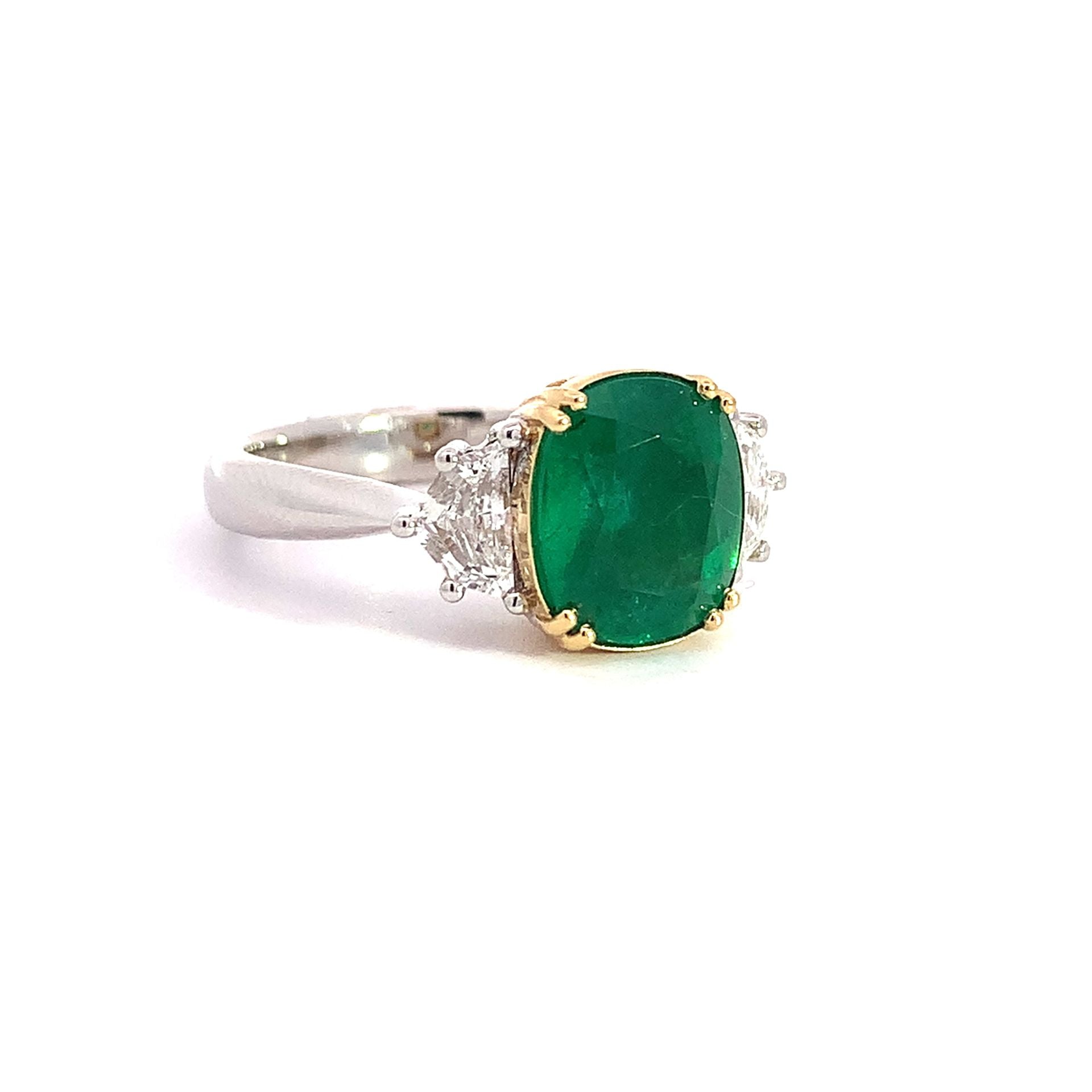 EMERALD AND DIAMOND RING
