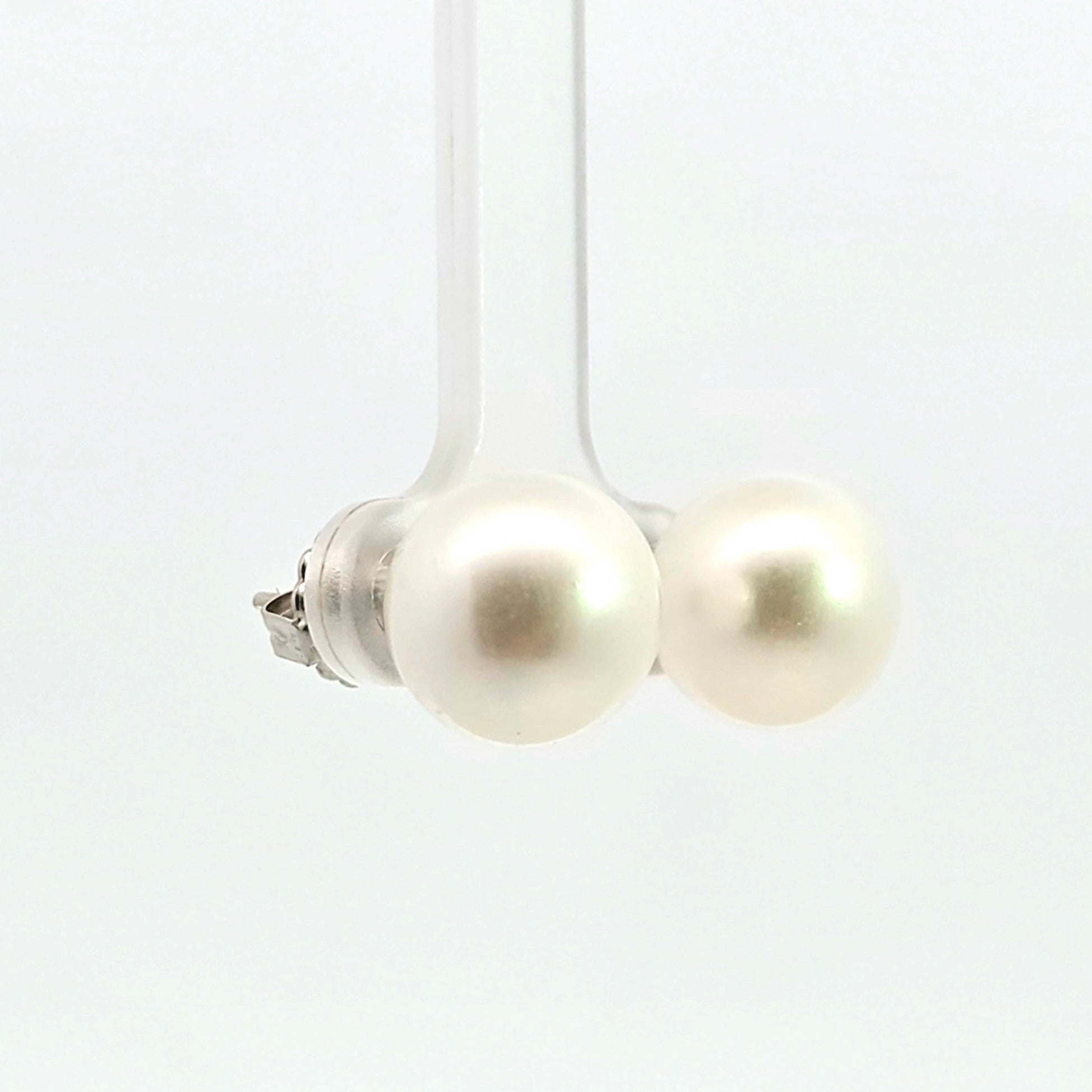 White Gold Stud Earrings With Pearl Stones
