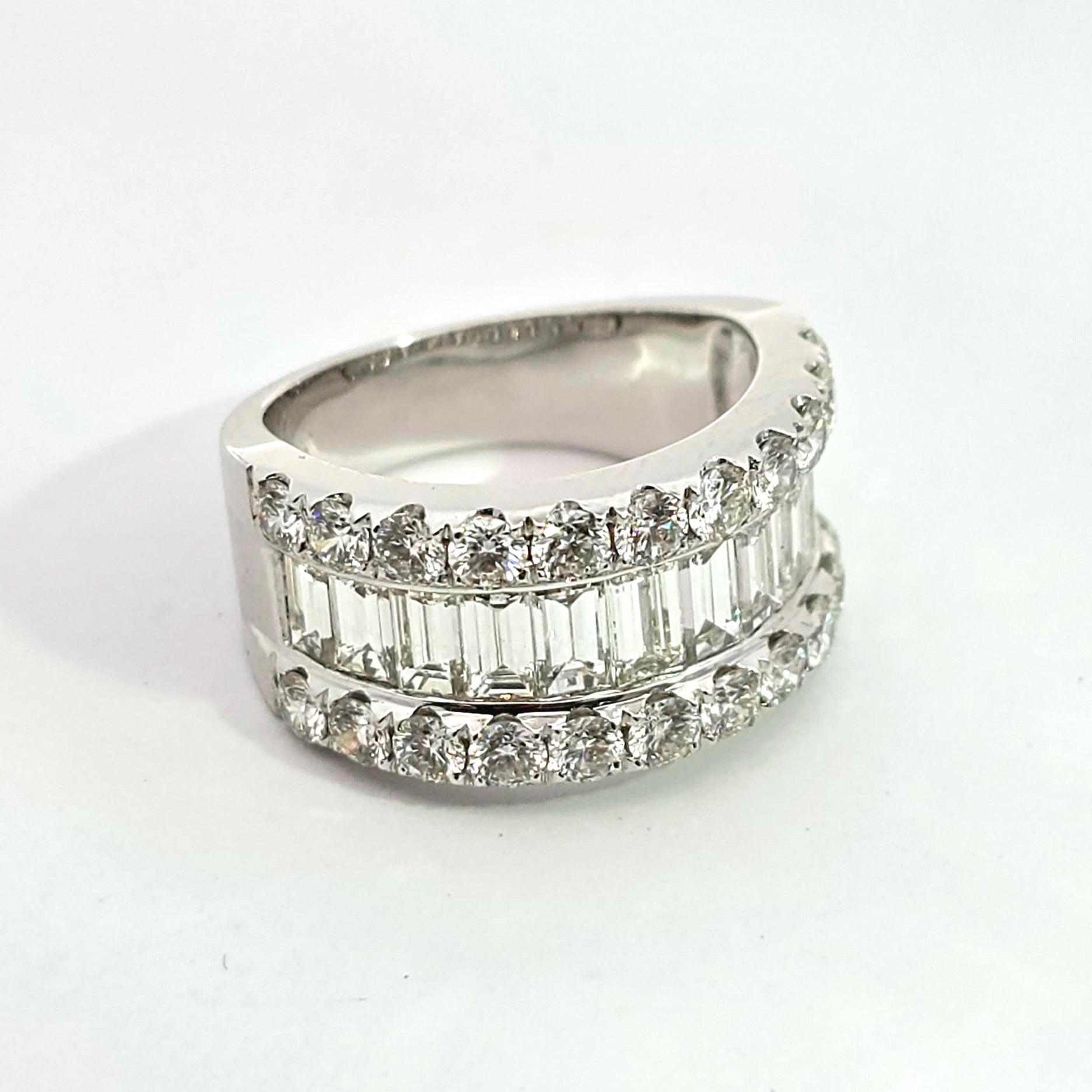 DIAMOND RING