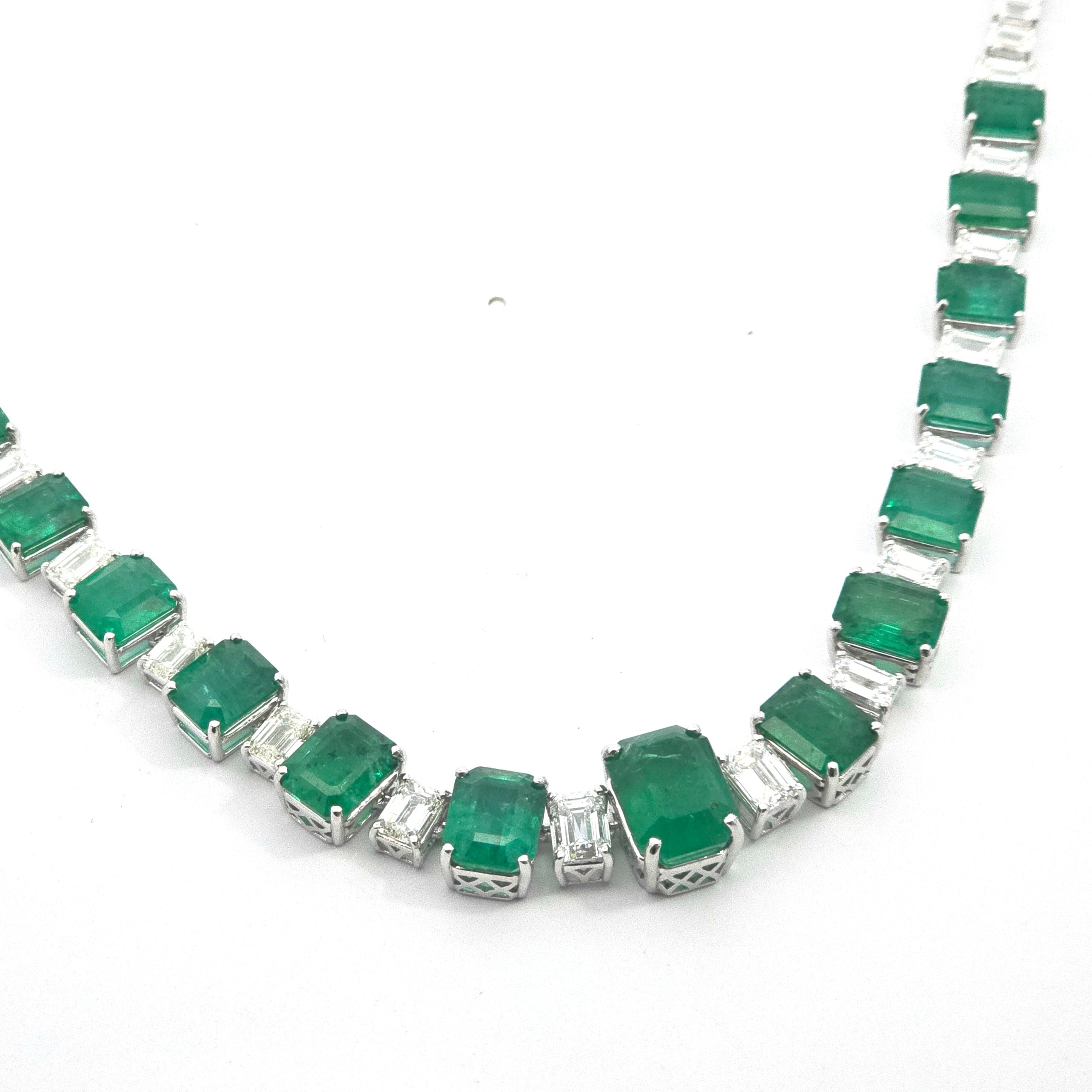 WHITE GOLD NECKLACE WITH EMERALD, DIAMOND STONES