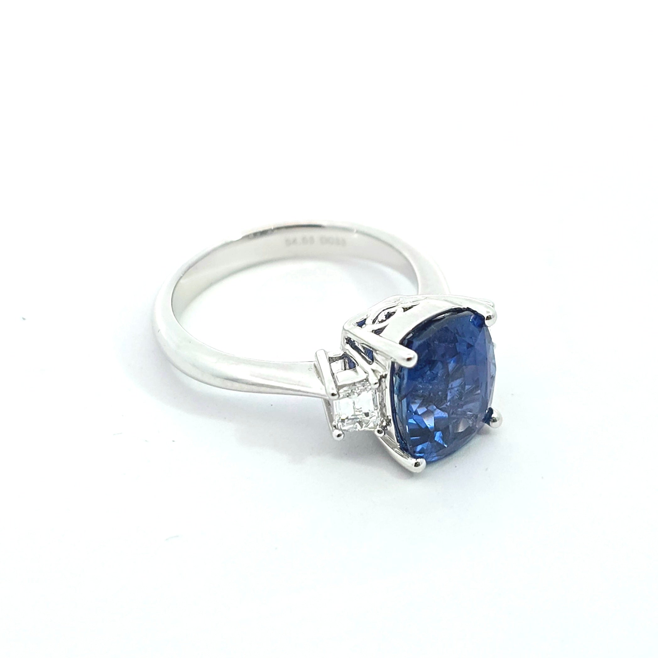 WHITE GOLD RING WITH SAPPHIRE, DIAMOND STONES