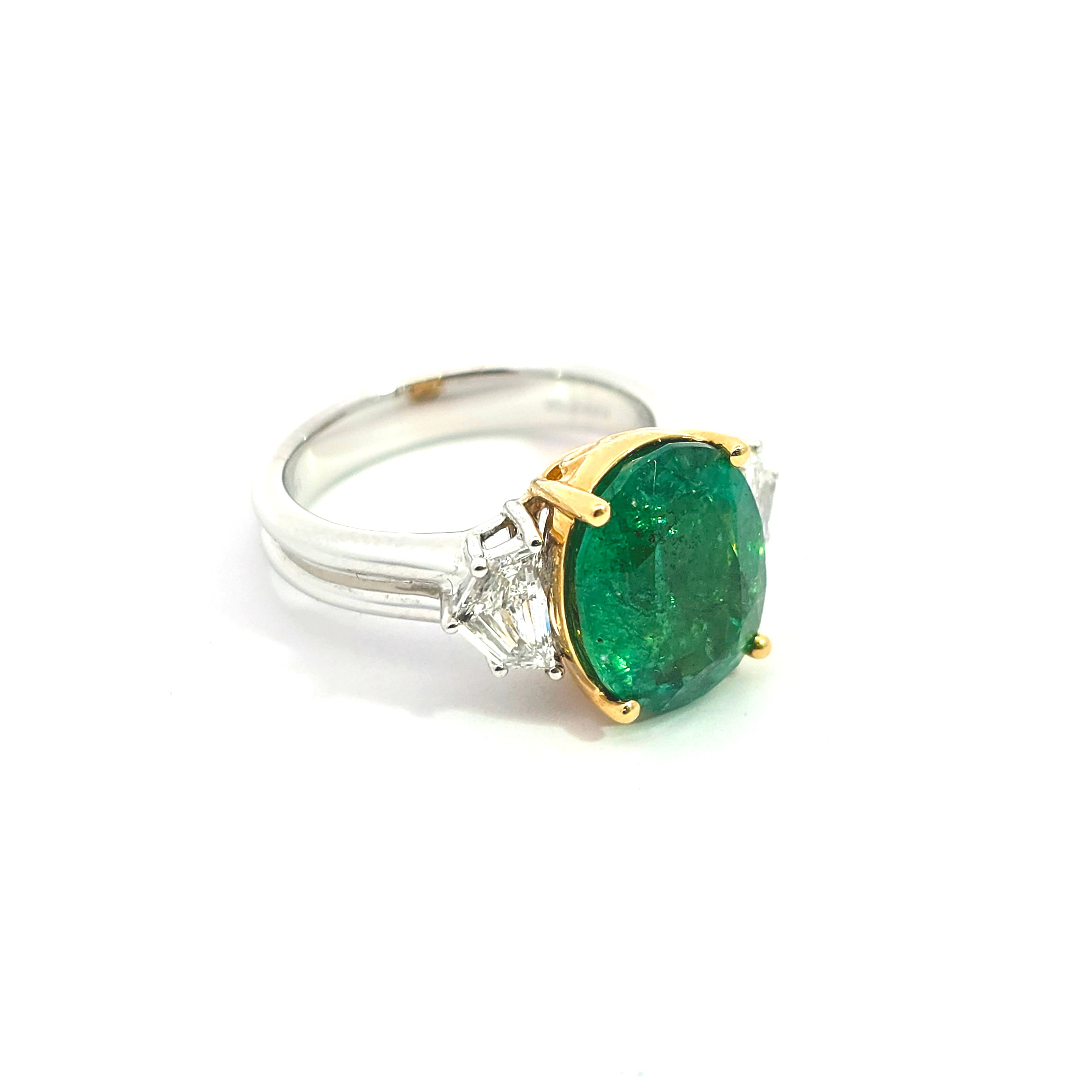 WHITE GOLD YELLOW GOLD STATEMENT RING WITH EMERALD, DIAMOND STONES