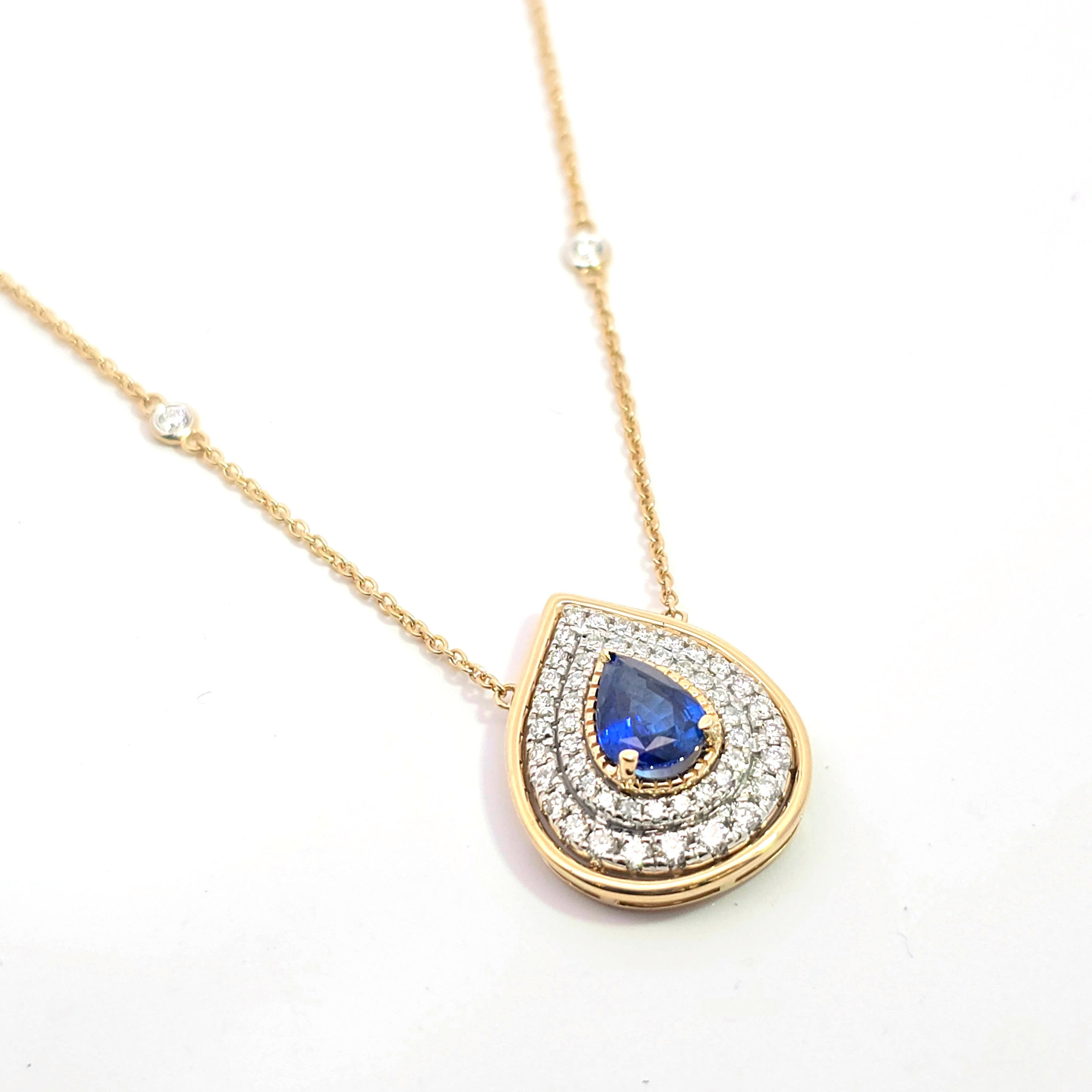 YELLOW GOLD PENDANT NECKALCE