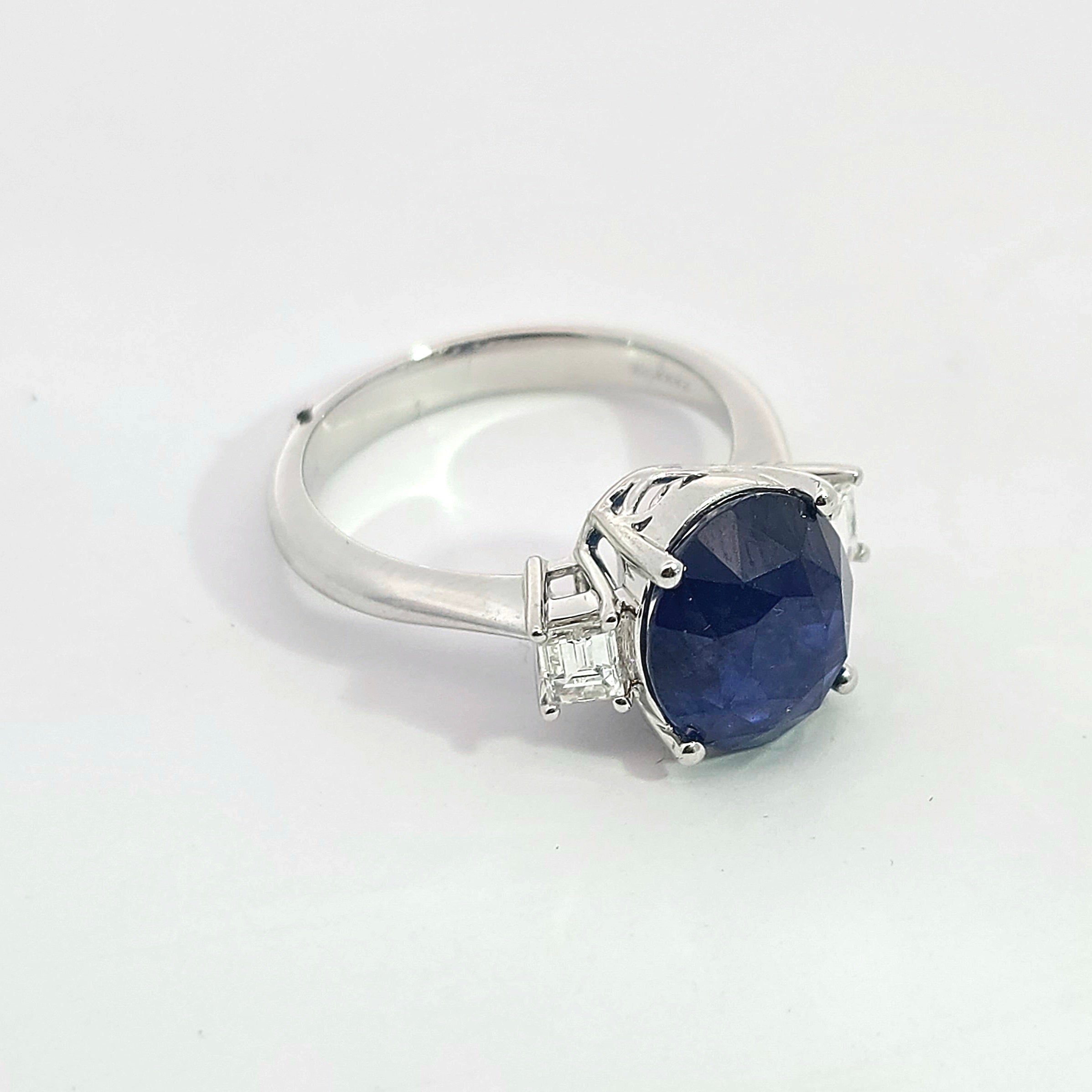 WHITE GOLD RING
