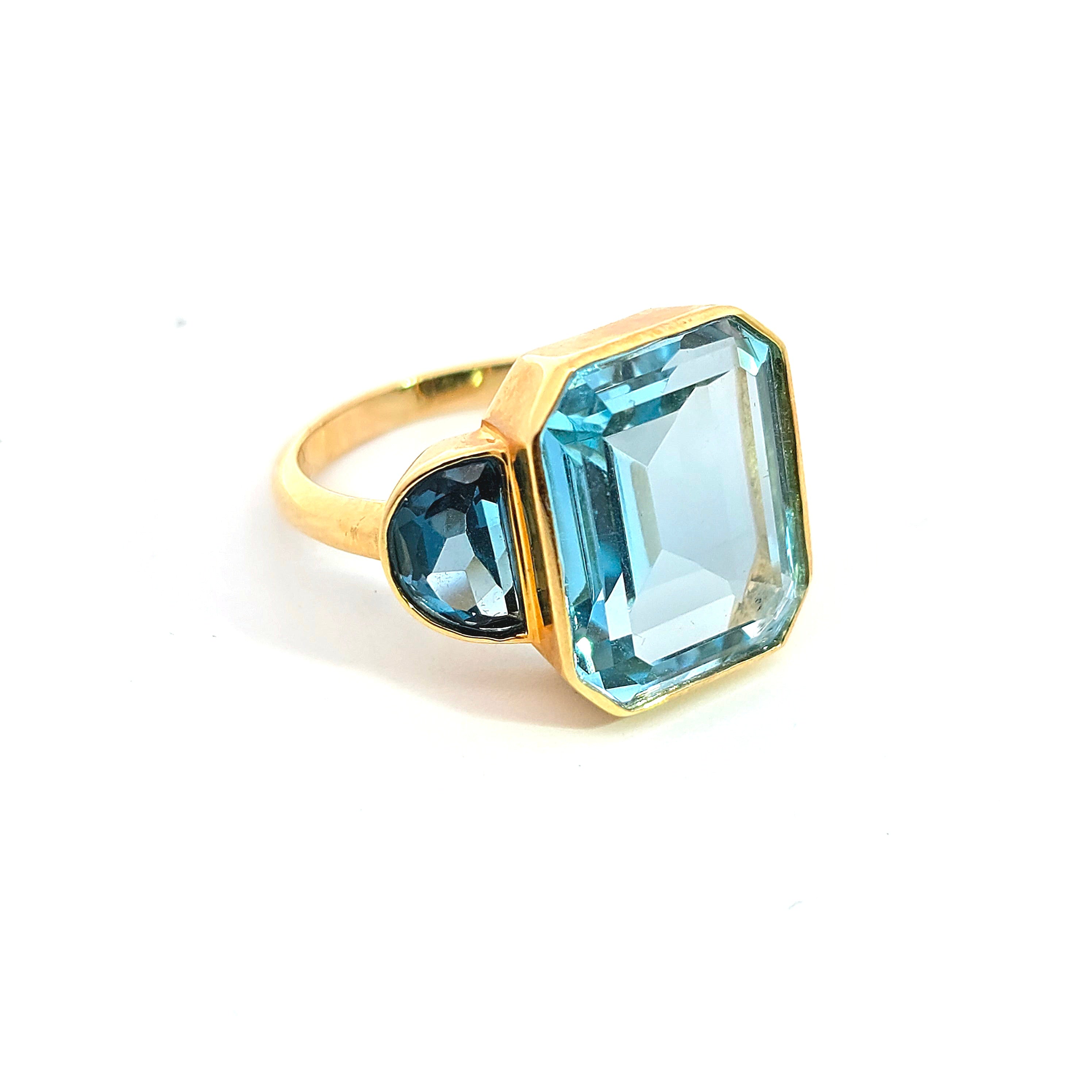 Yellow Gold  Ring With Topaz Stones