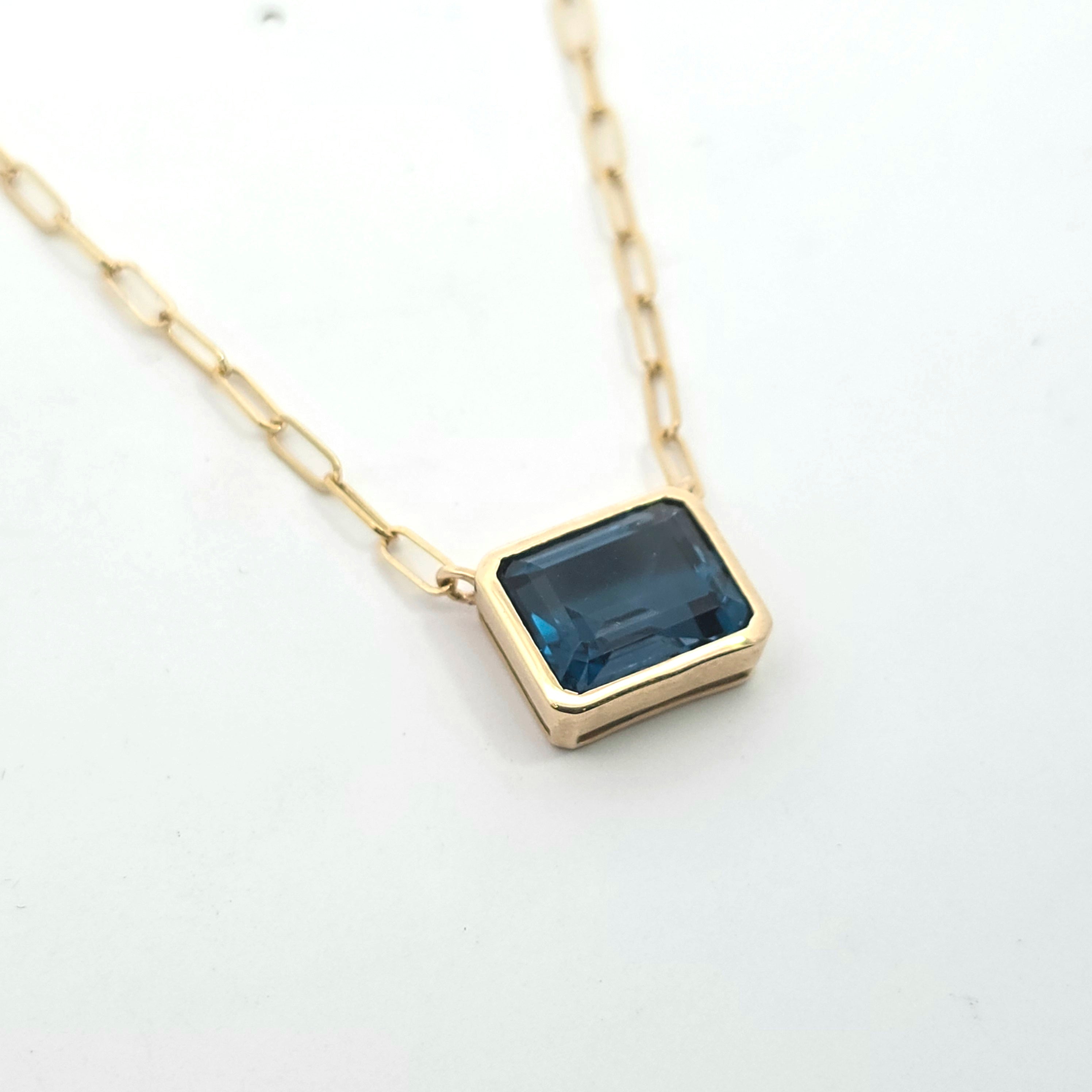 Yellow Gold Pendant Chain Necklace With Topaz Stones