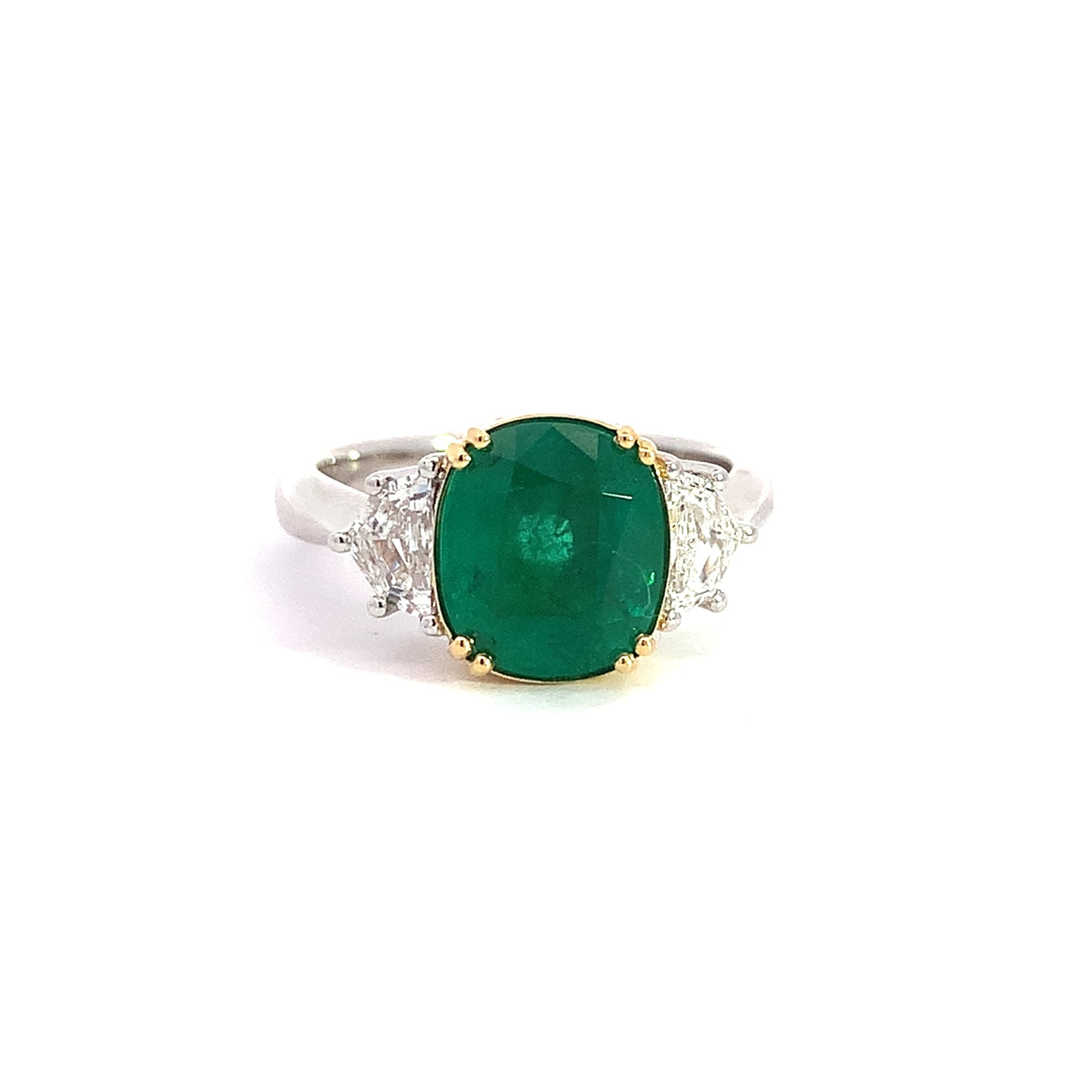 EMERALD AND DIAMOND RING