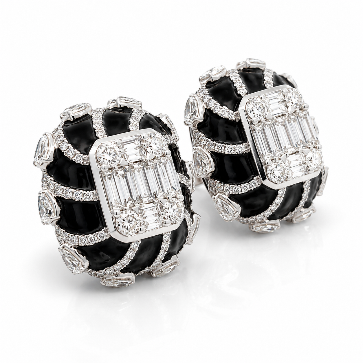 White Gold Diamond and Onix Earrings