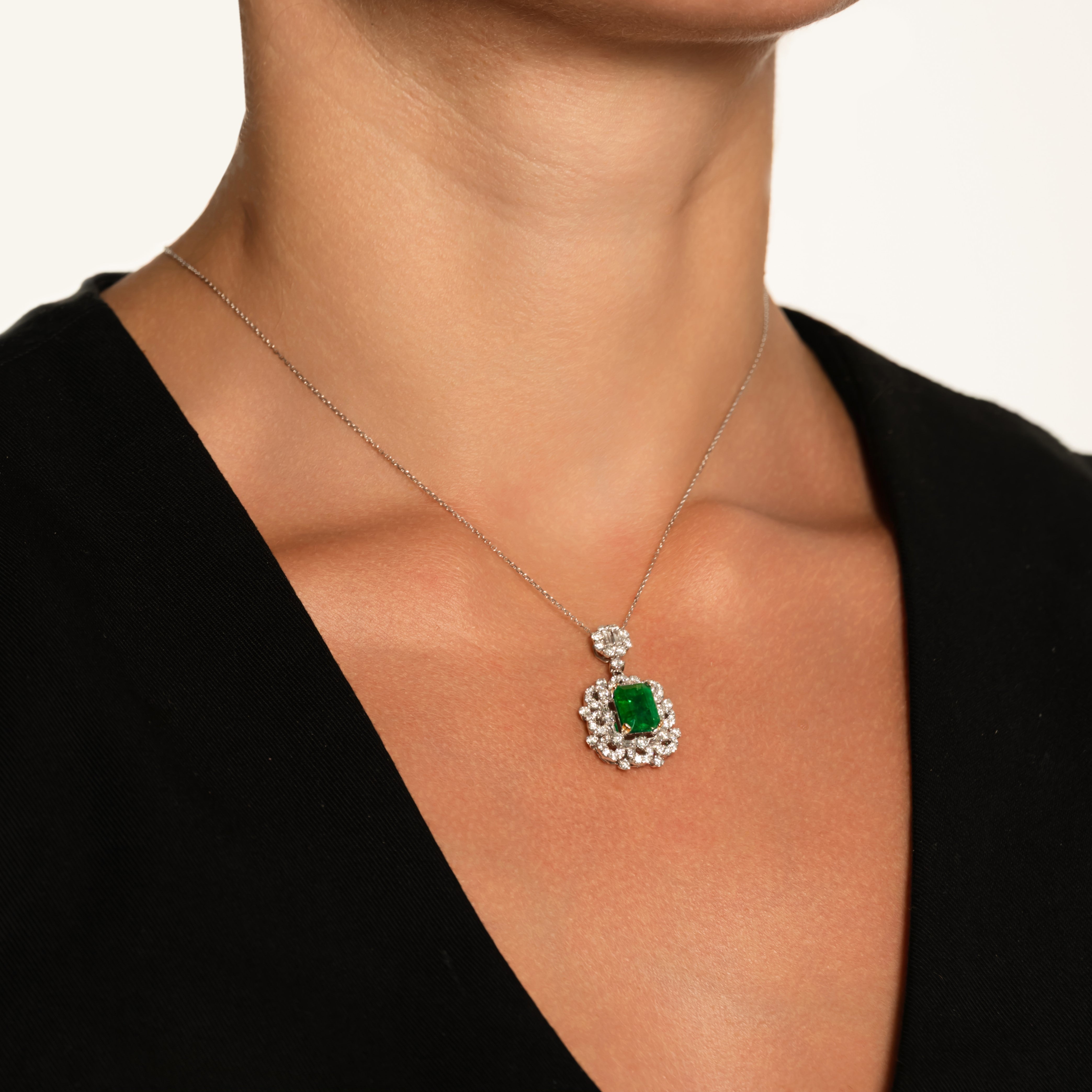 White Gold Pendant Necklace With Emerald, Diamond Stones