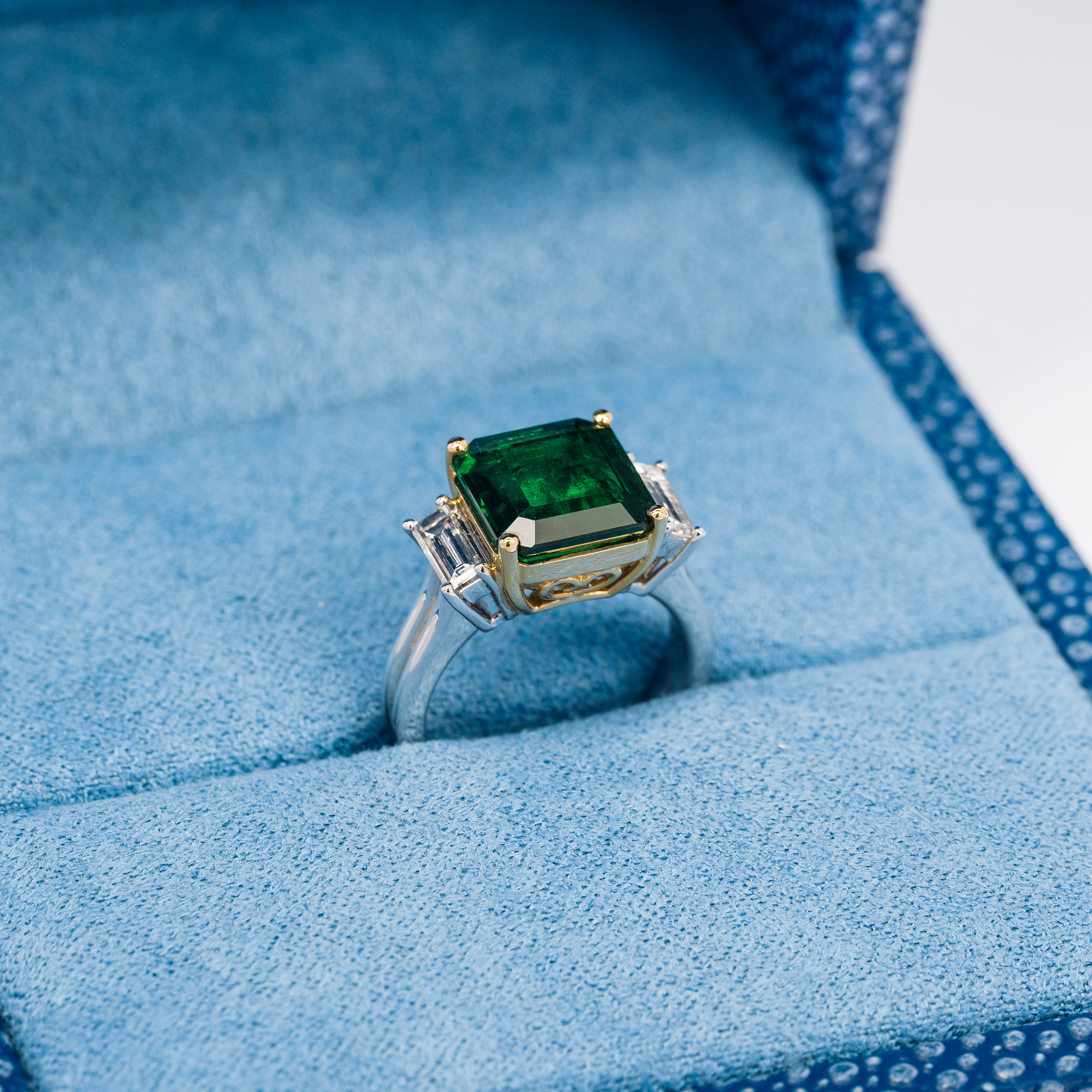 WHITE GOLD RING