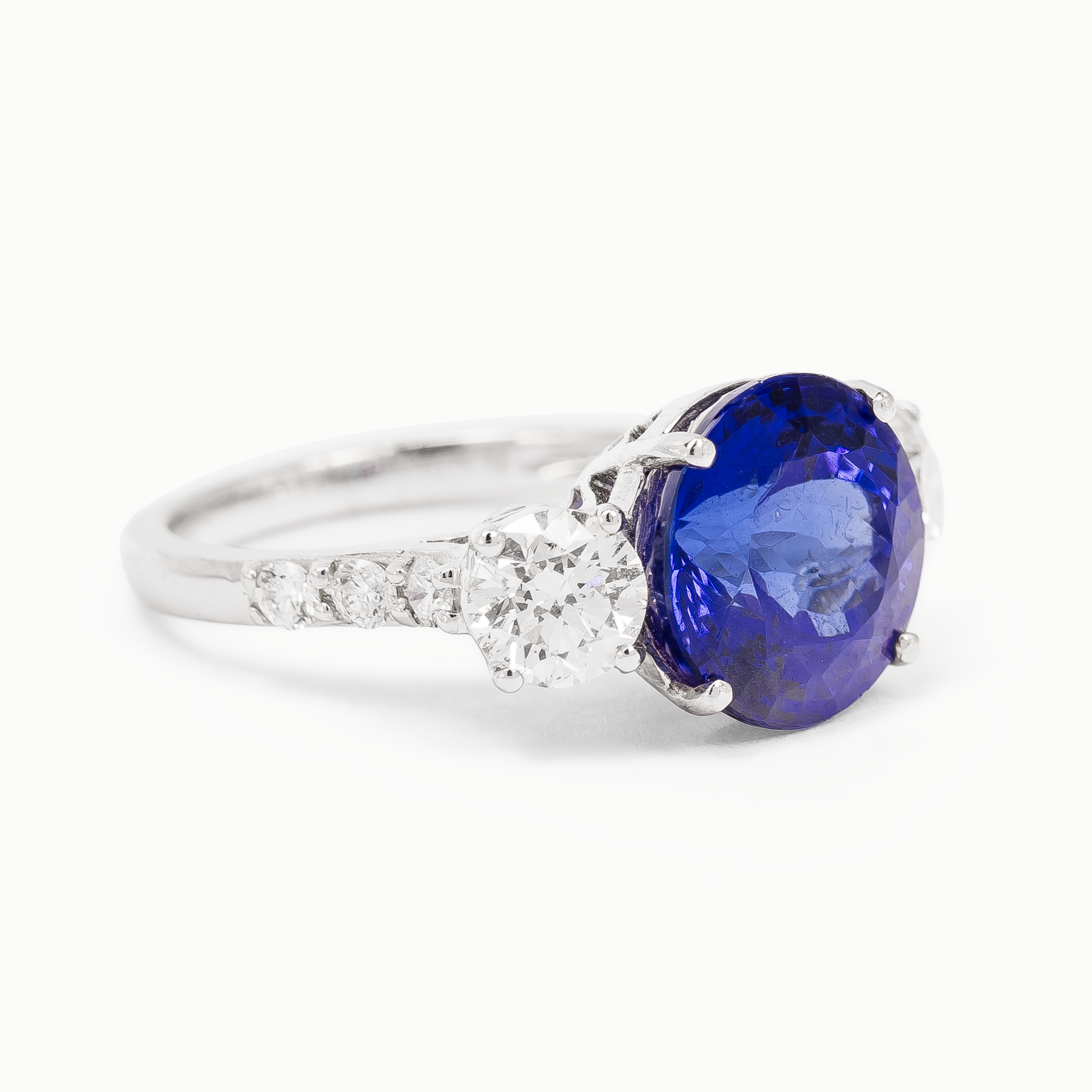 TANZANITE DIAMOND RING