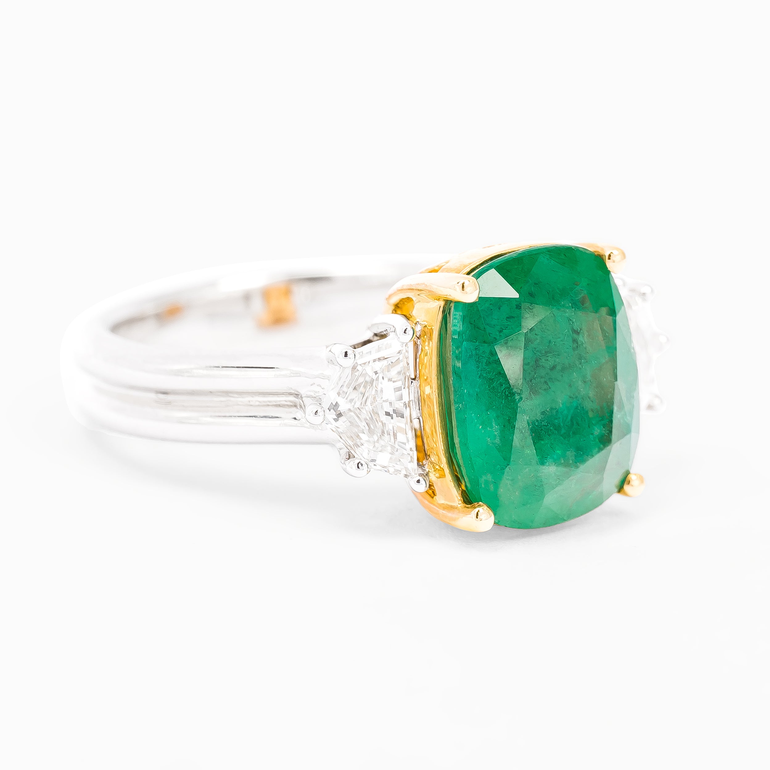 EMERALD AND DIAMOND RING