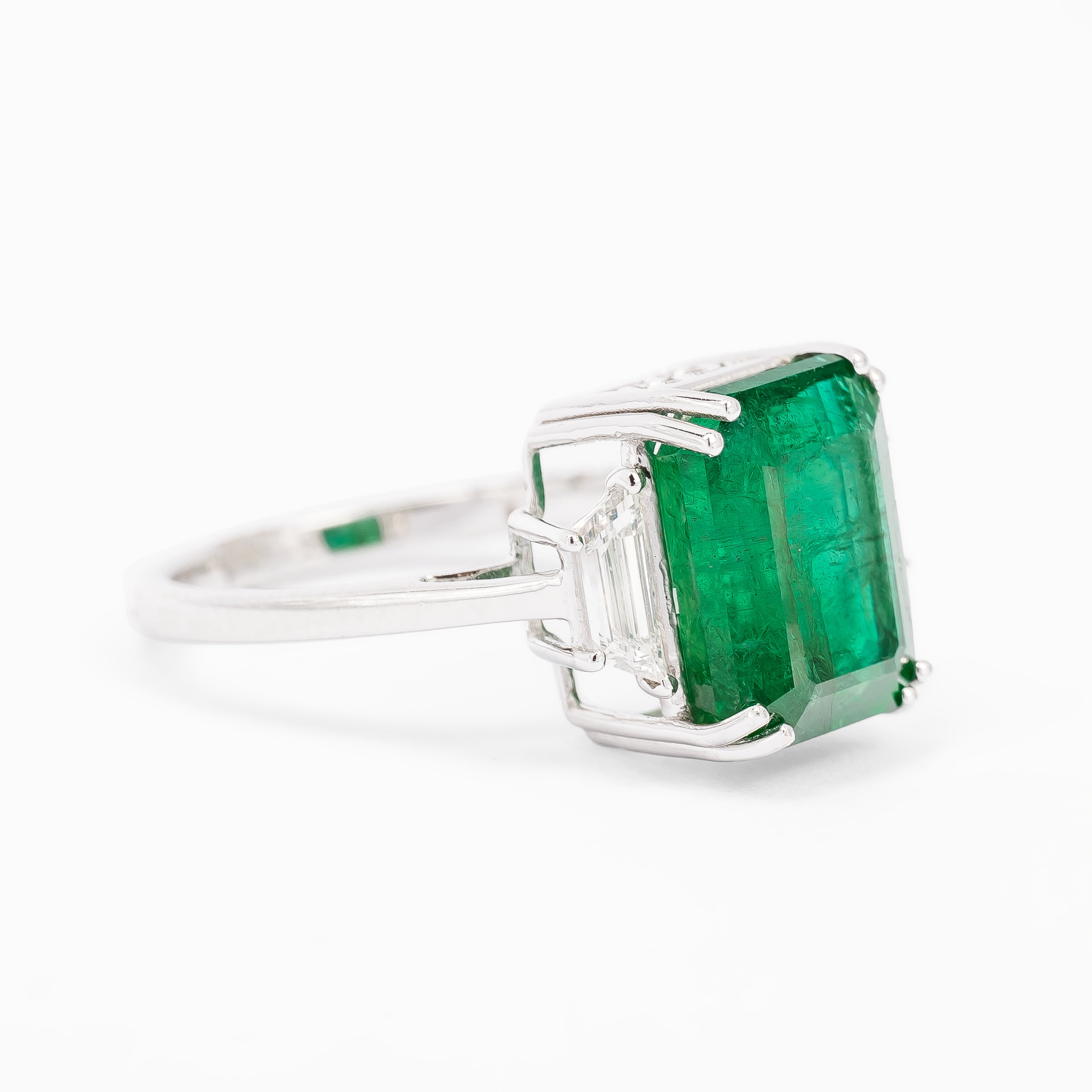 WHITE GOLD EMERALD RING