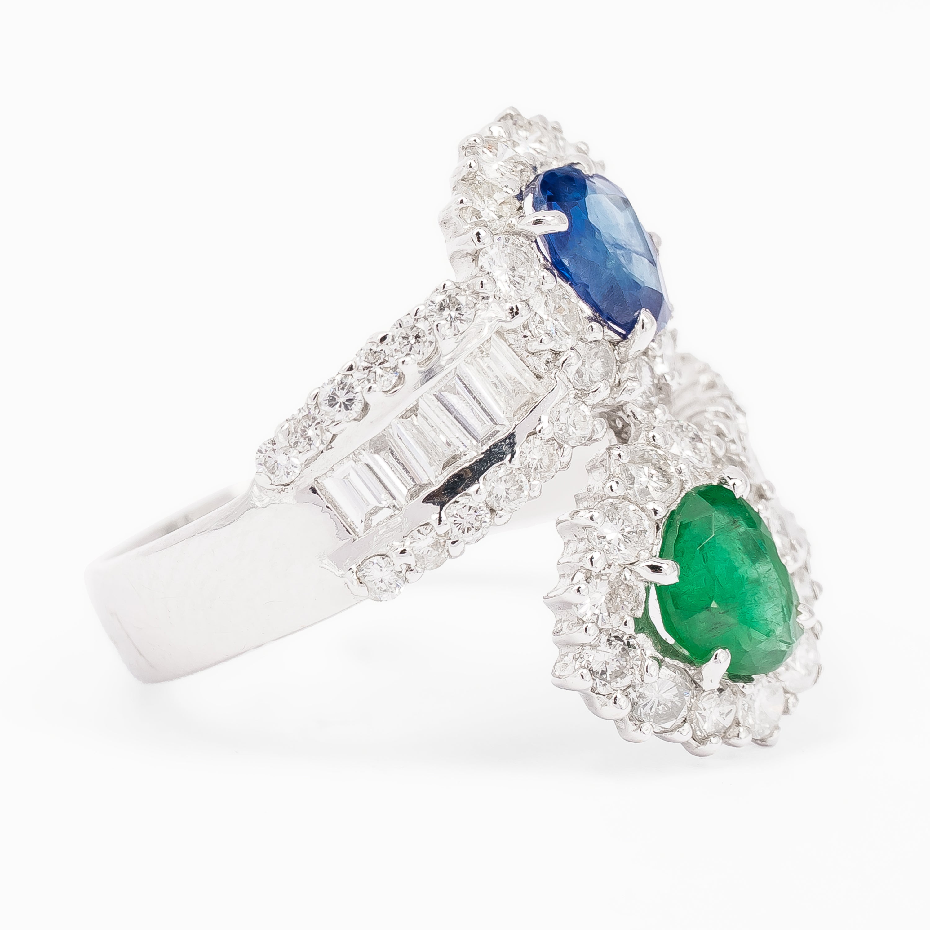 SAPPHIRE EMERALD DIAMOND RING