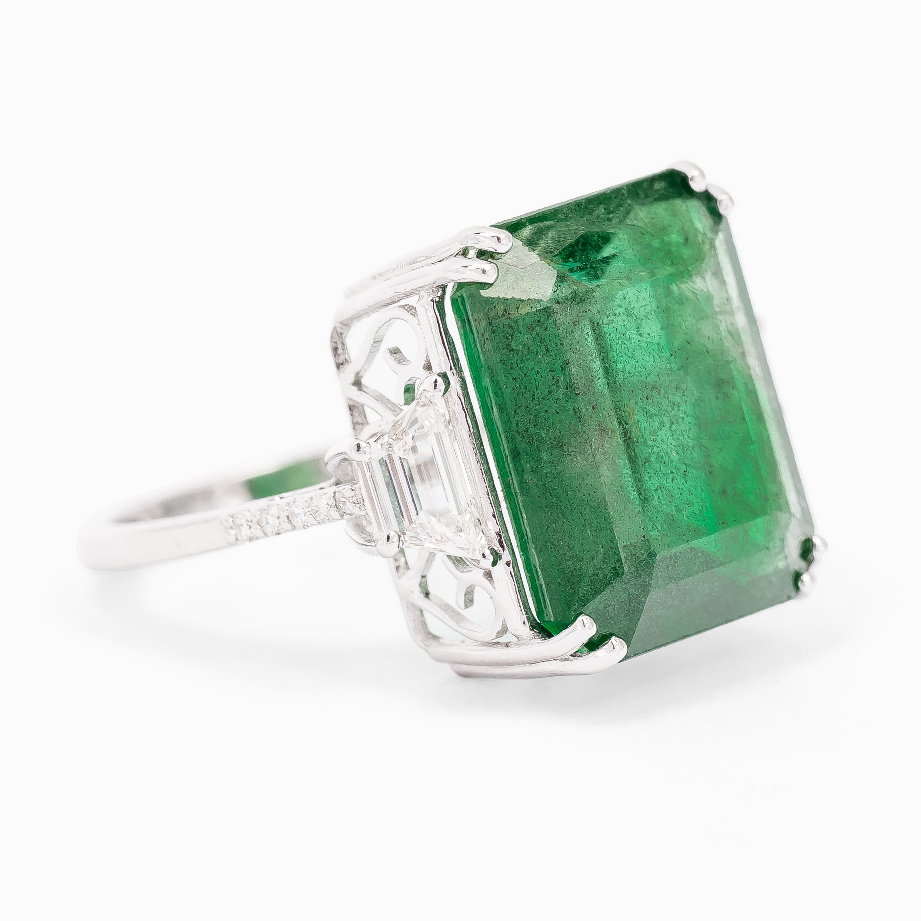 WHITE GOLD RING
