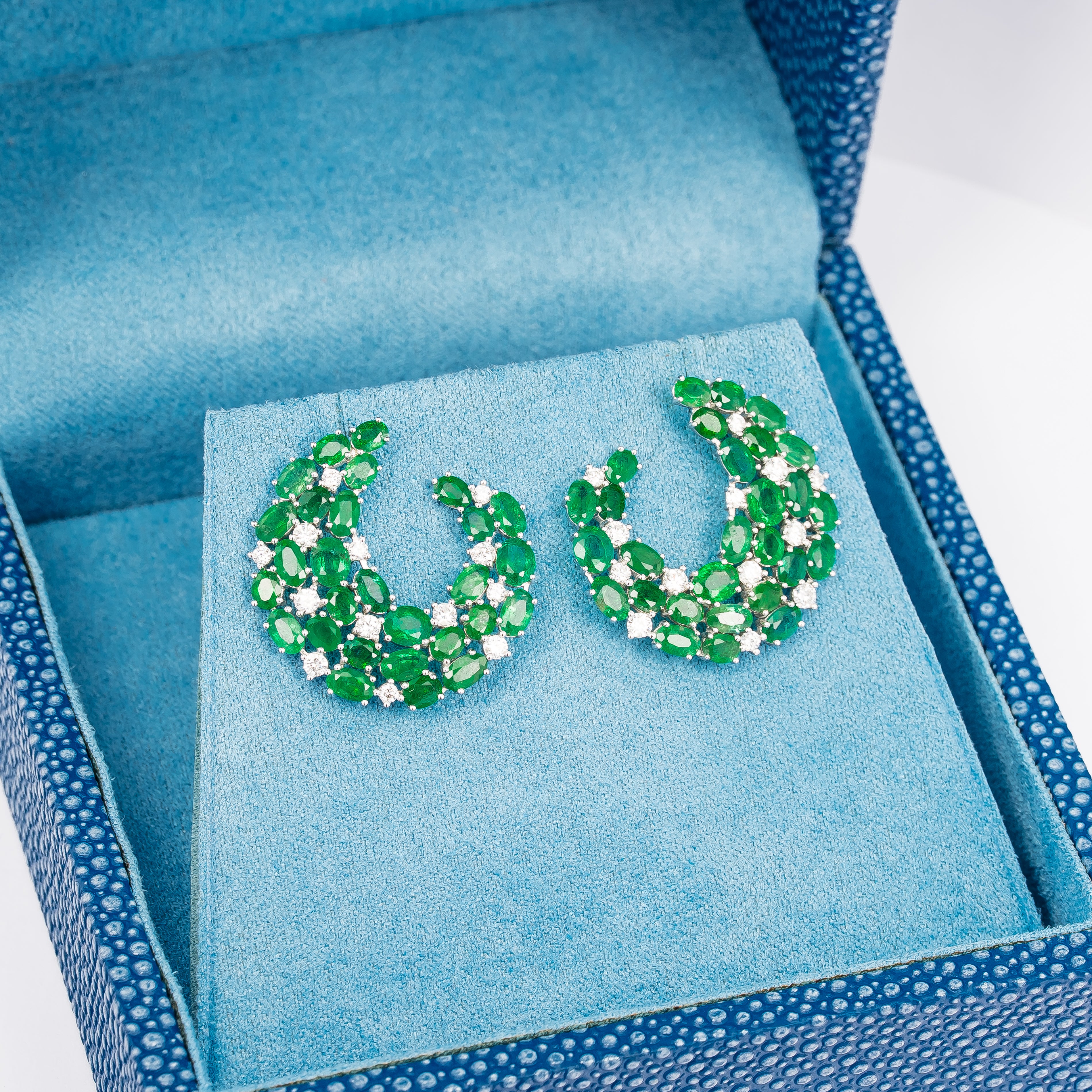 WHITE GOLD EARRINGS WITH EMERALD, DIAMOND STONES
