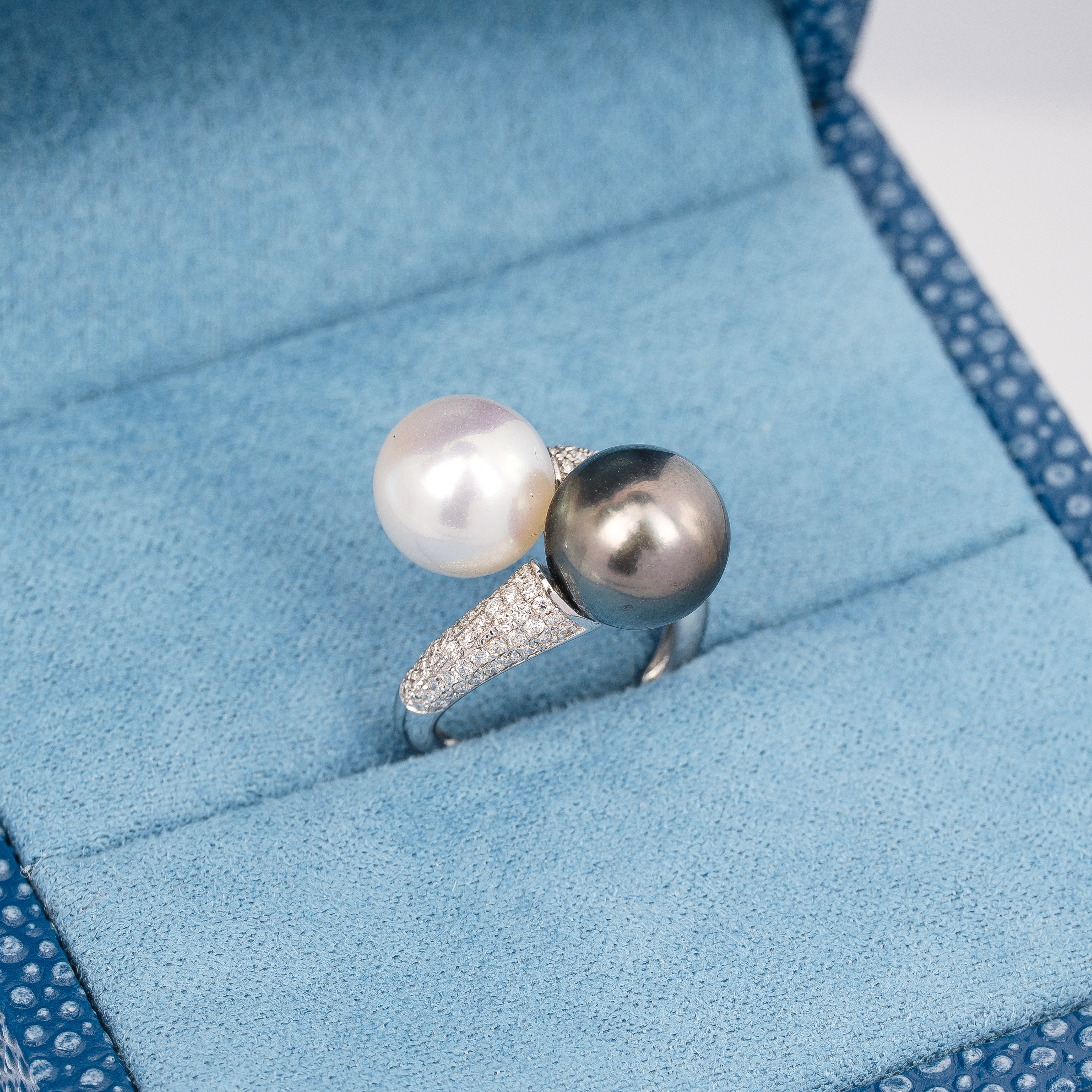 White Gold Ring with Diamond, Pearl Stones