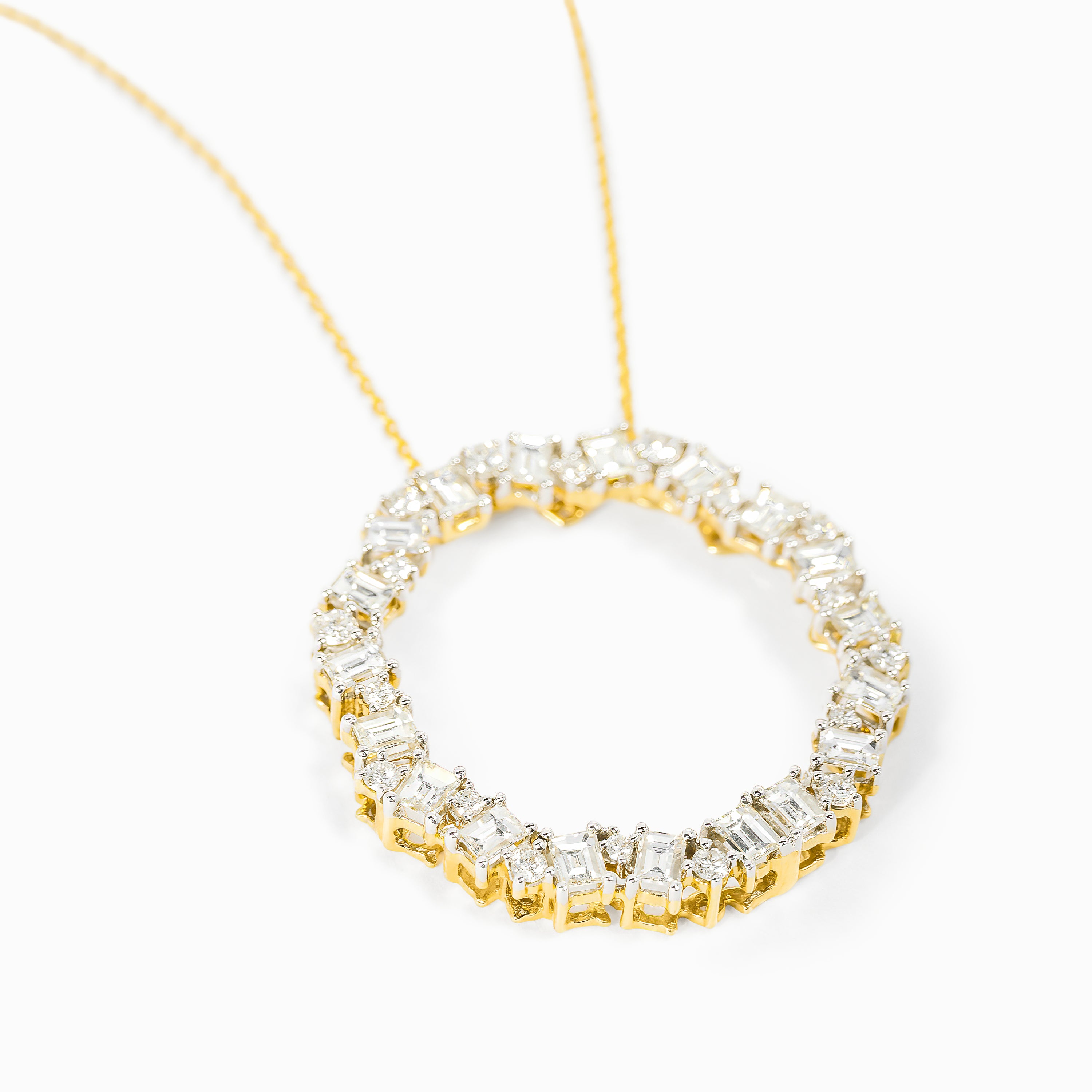 Yellow Gold Pendant Necklace with Diamond Stones