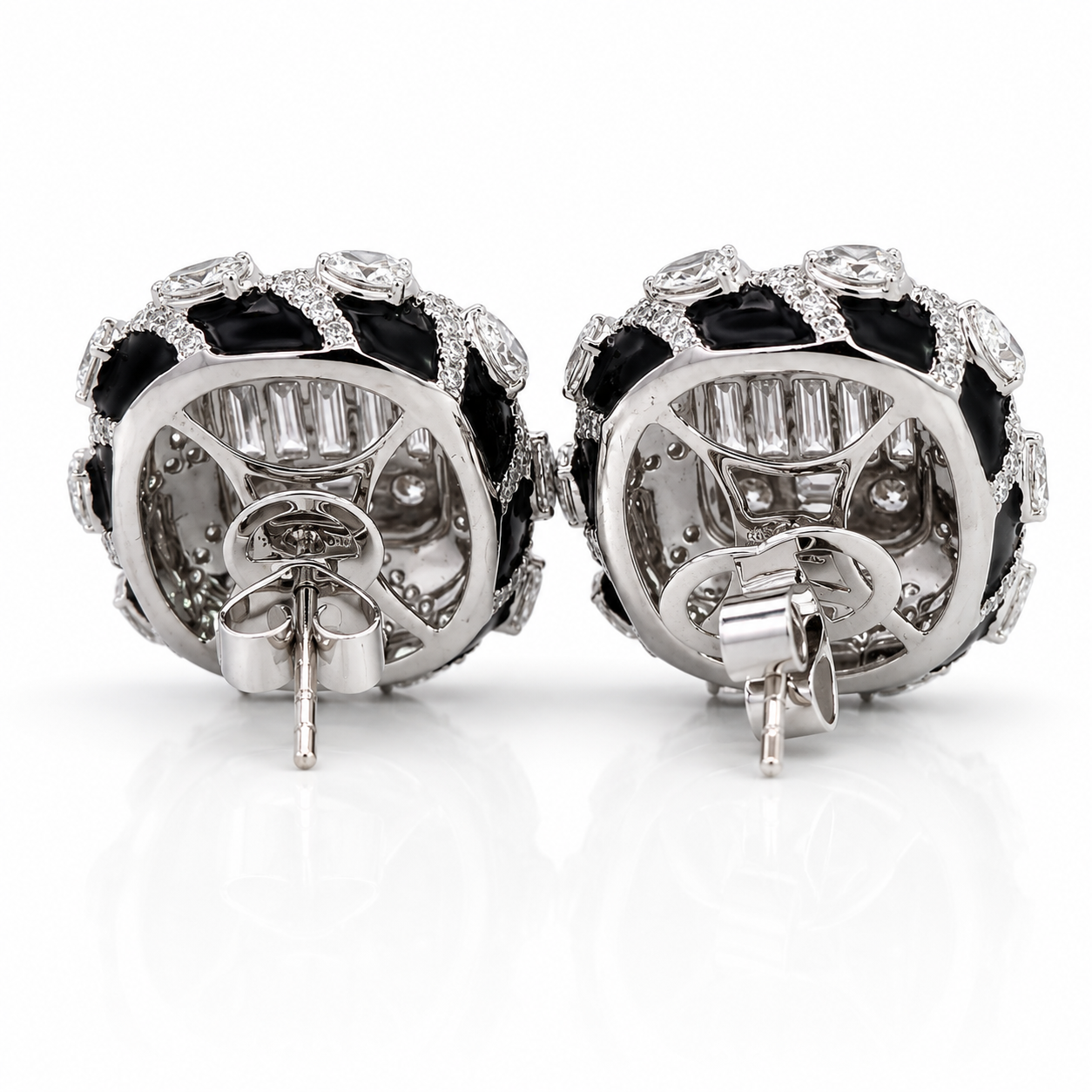 White Gold Diamond and Onix Earrings
